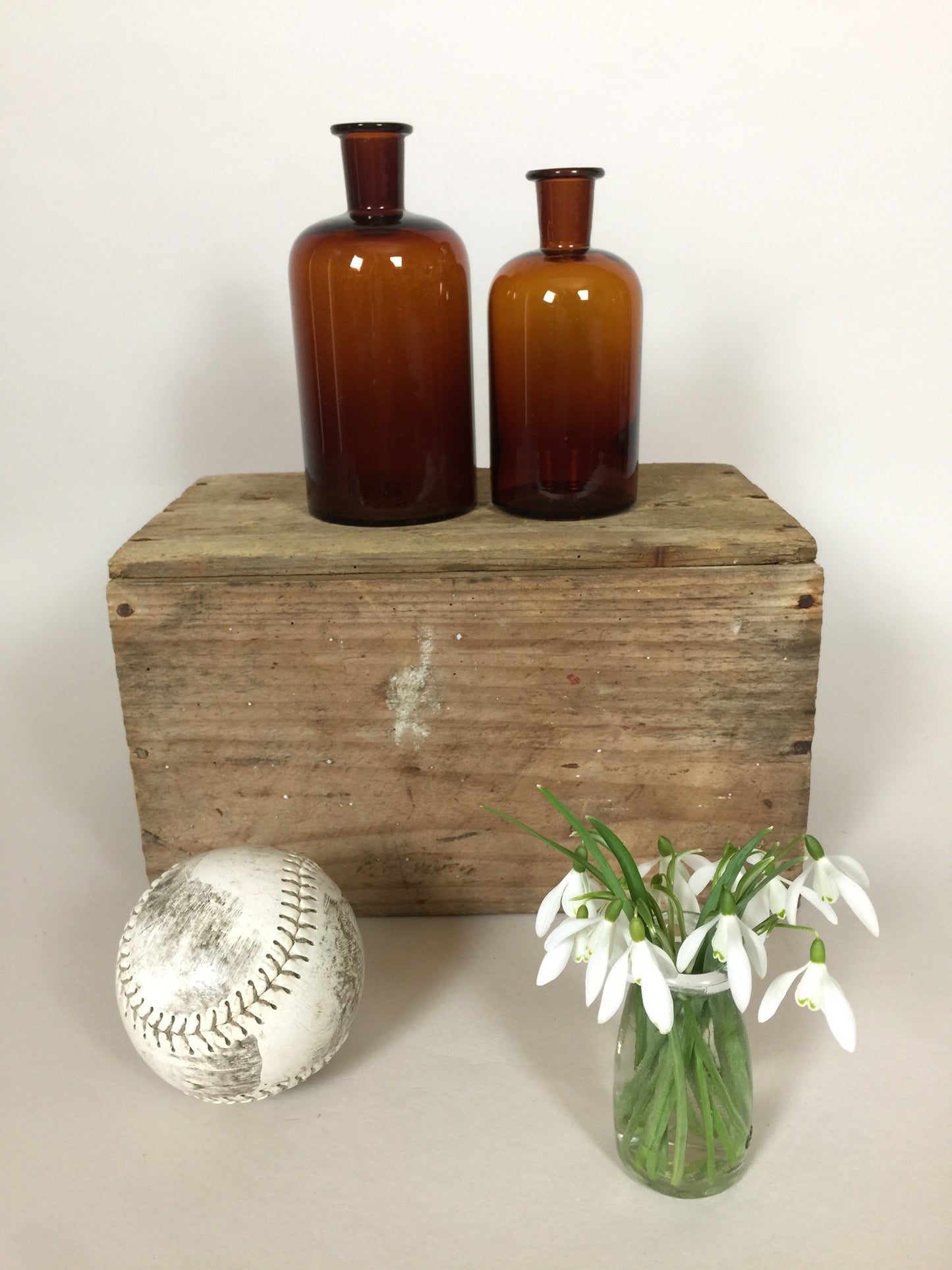 Apotekflaskor (två enheter säljs tillsammans)