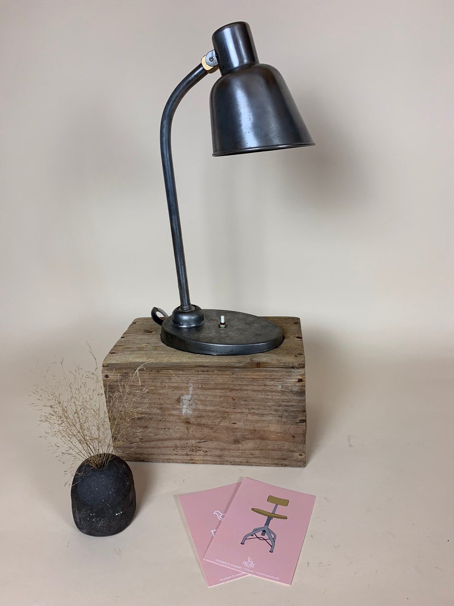 Lampa designad av Christian Dell för Bünte och Remmler