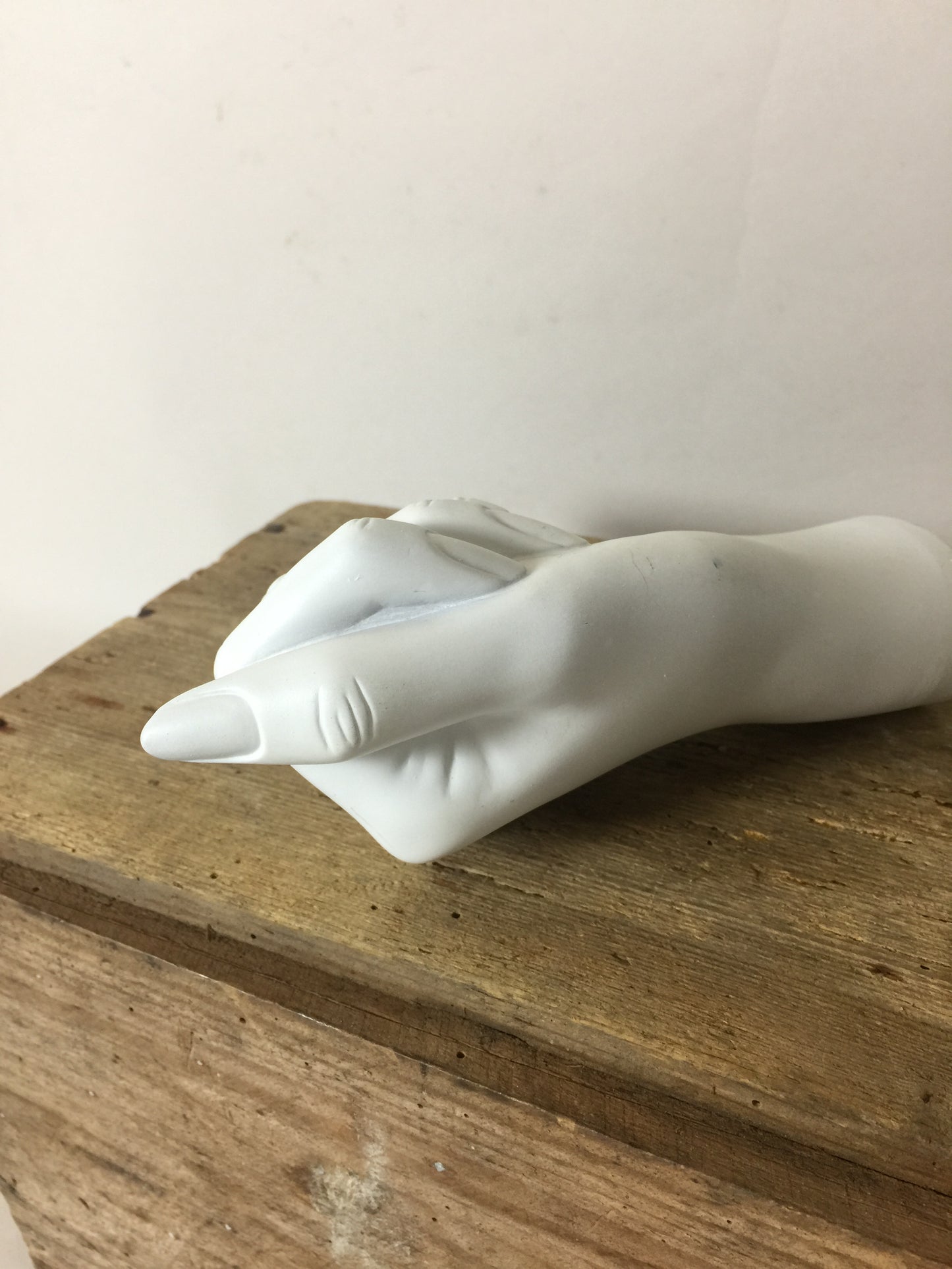 Hand med fina detaljer
