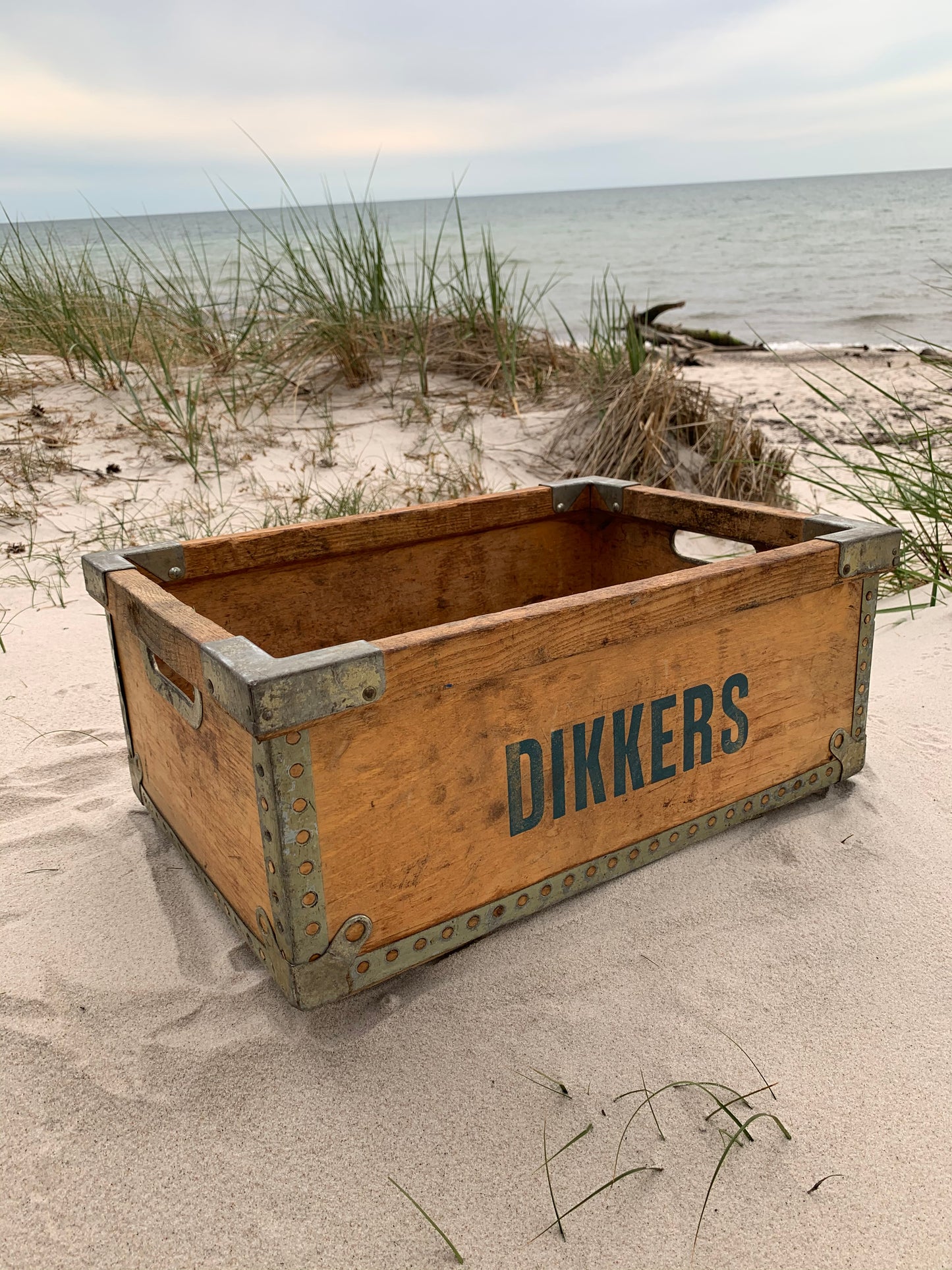Box DIKKERS
