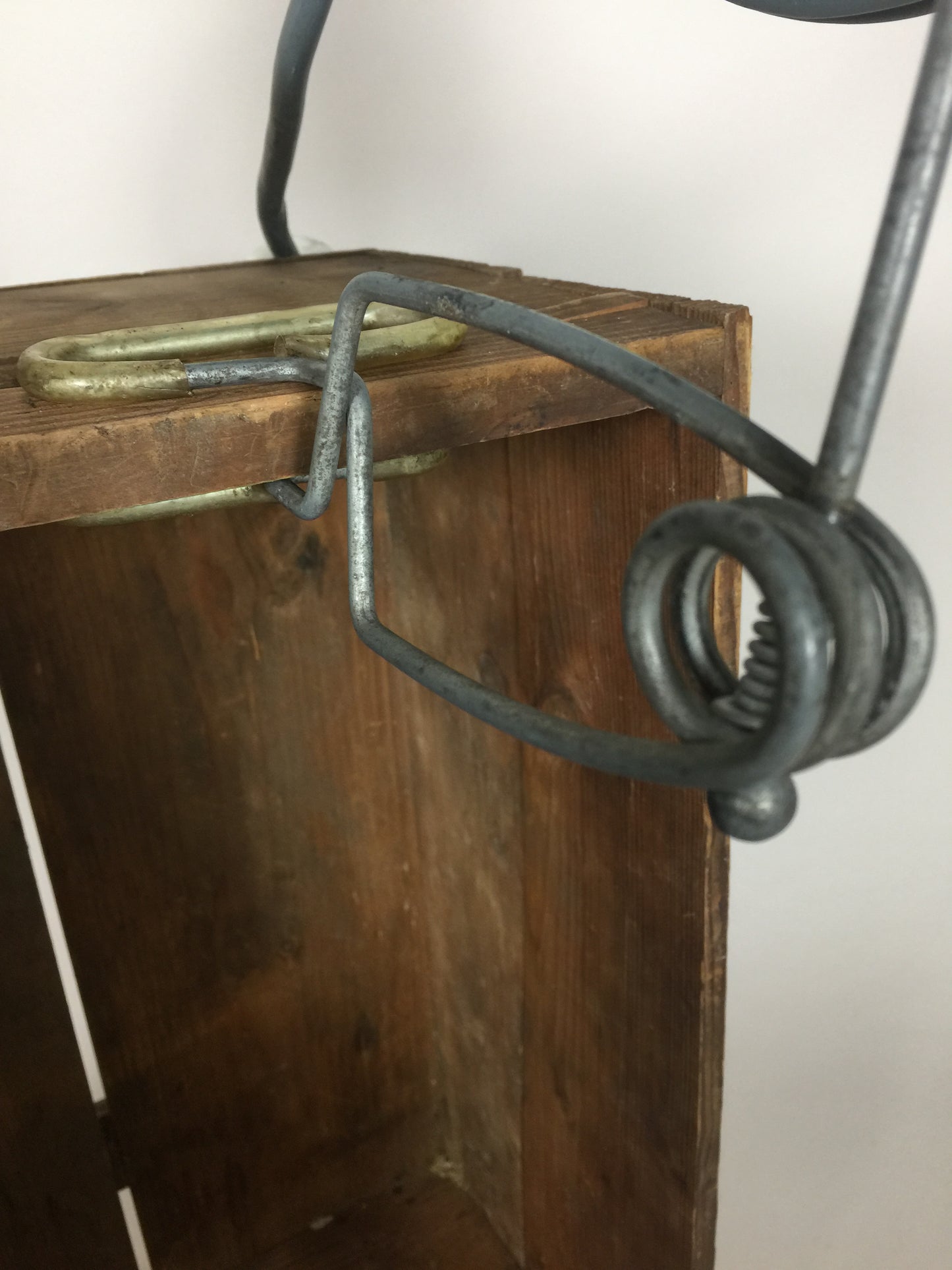 Industriell och rå klämlampa från Sverige