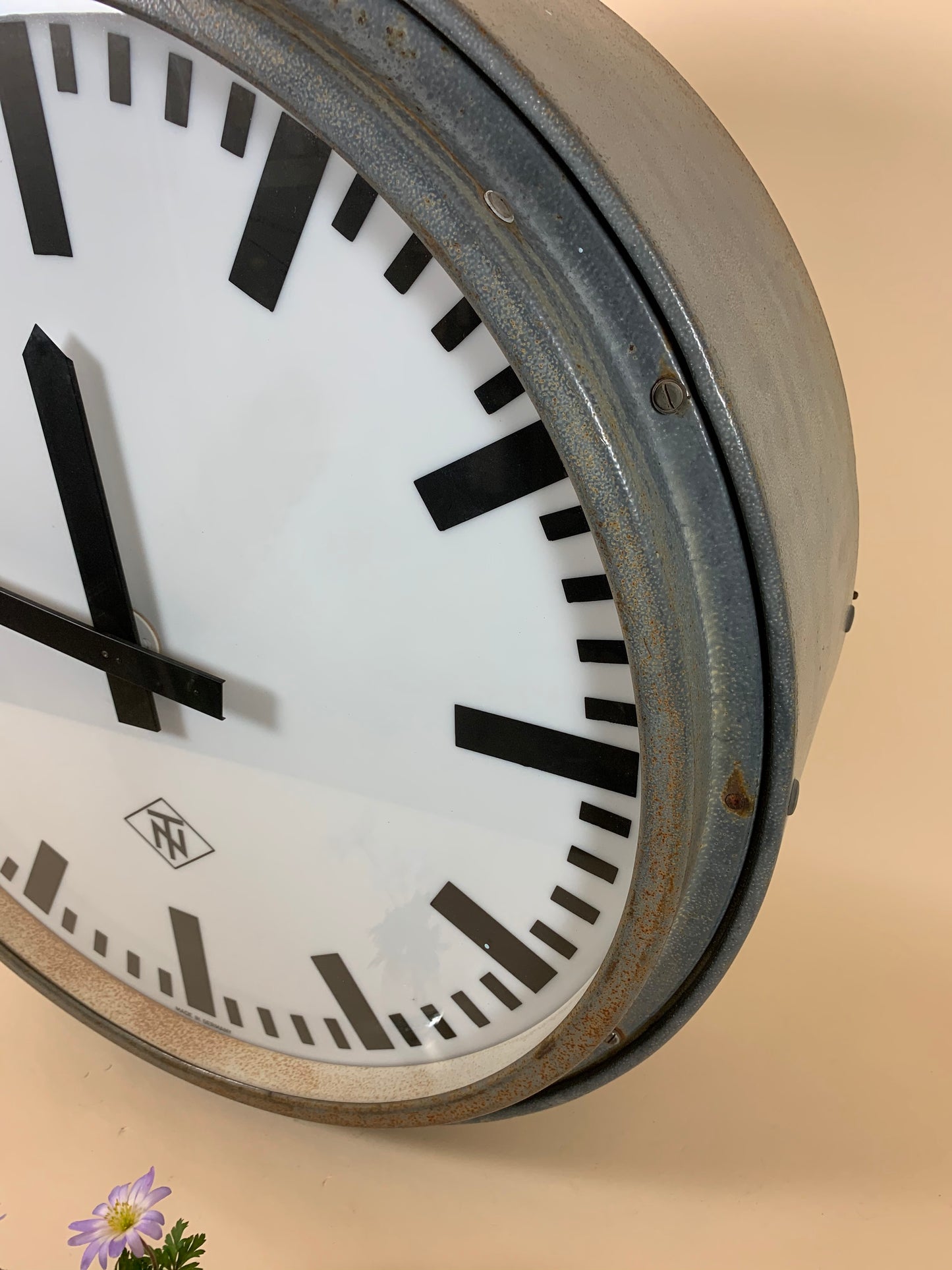 Stor dubbelsidig rå och läcker DSB järnvägsstationsklocka