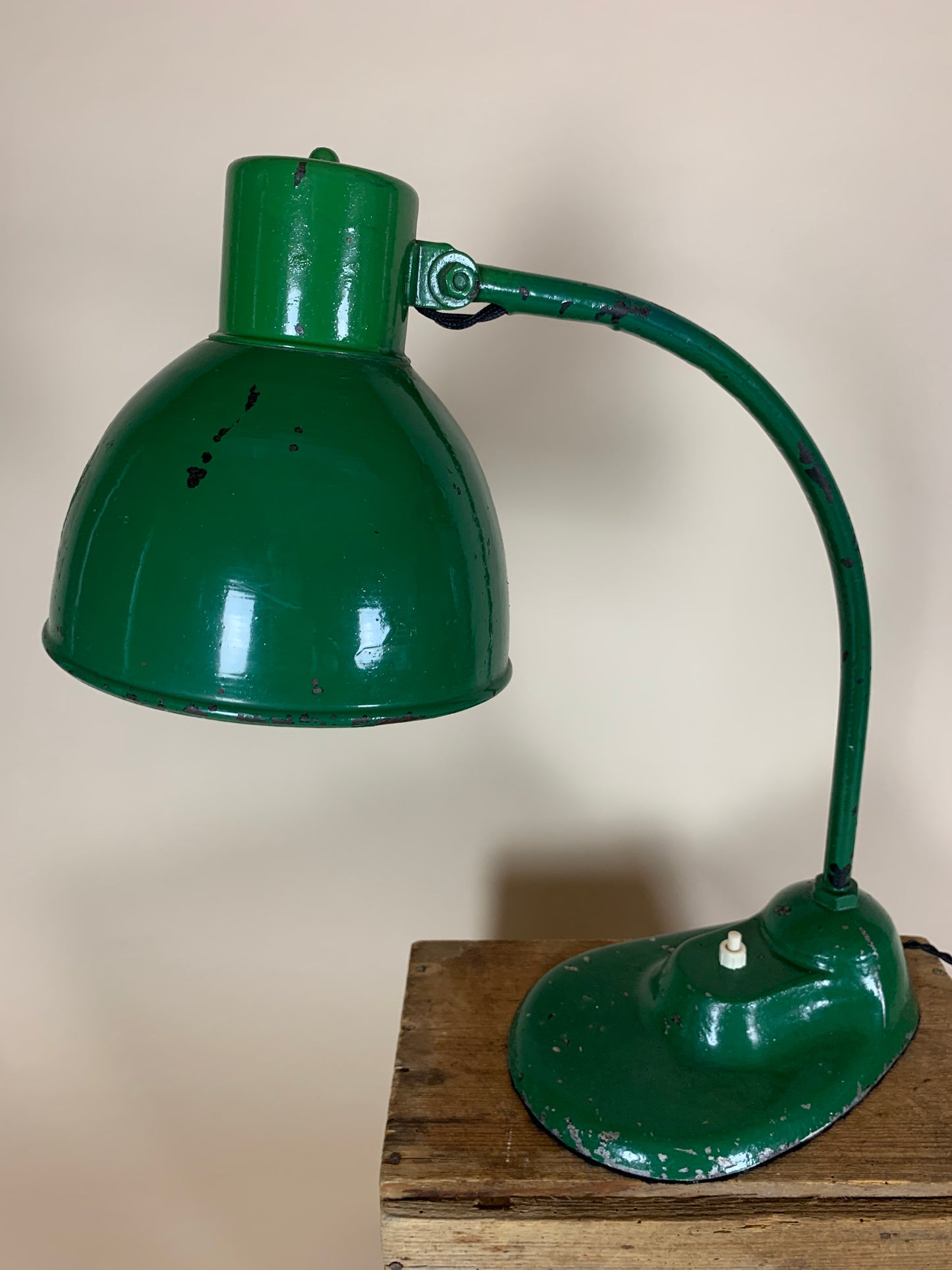 Raw Kandem lampa designad av Marianne Brandt