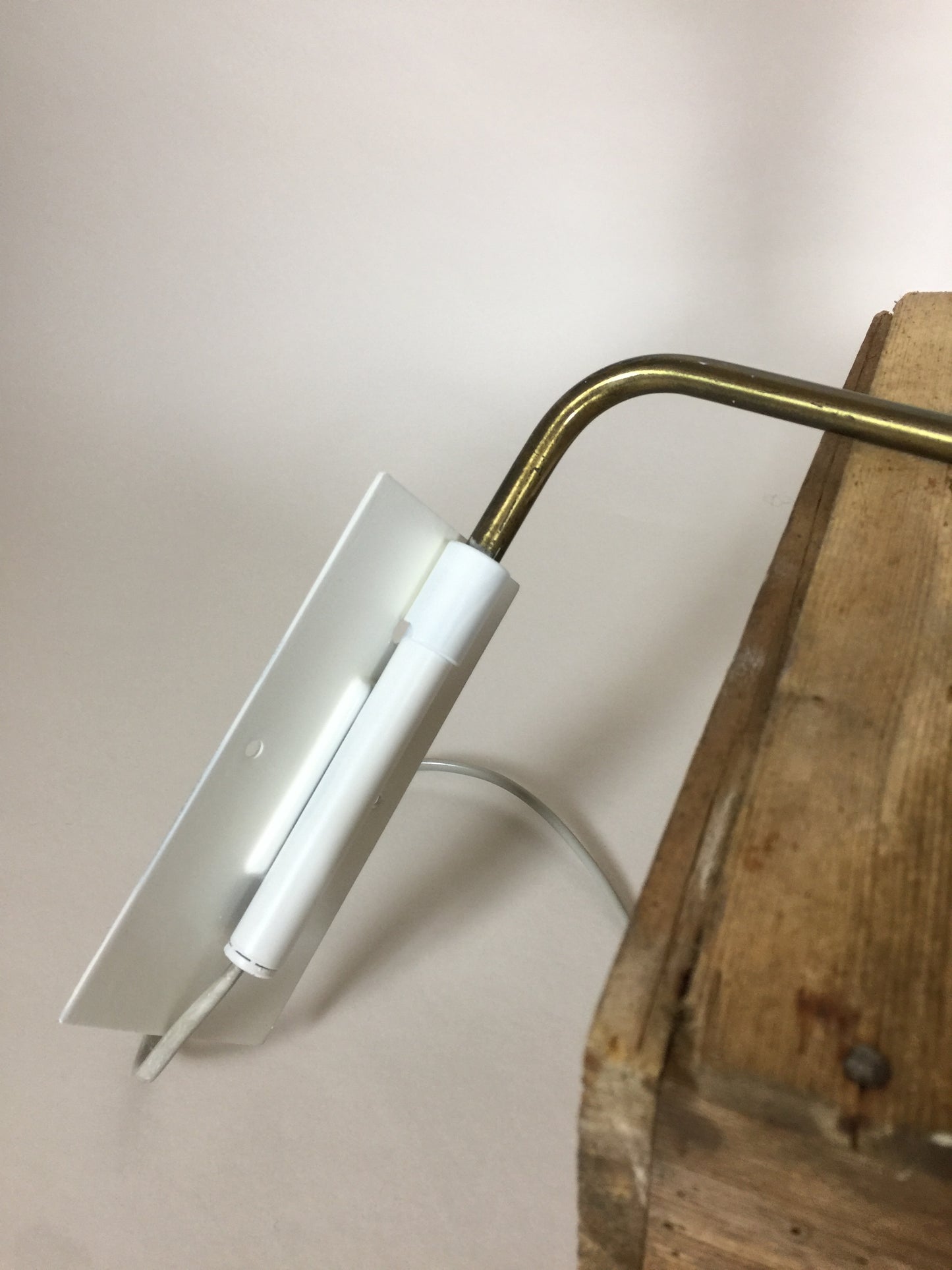 Fin gammal Vitrika vägglampa