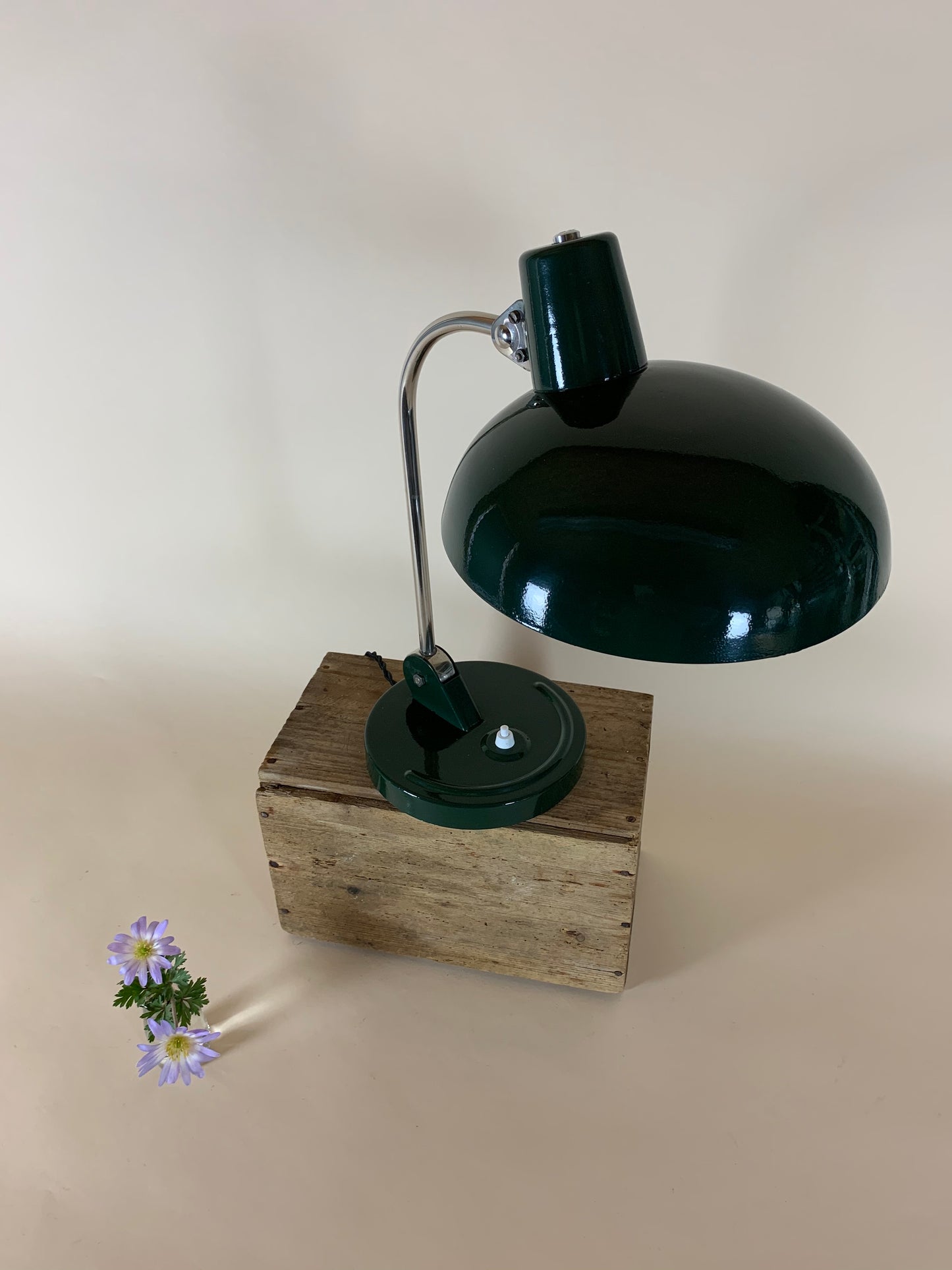Bordslampa designad av Christian Dell för Koranda