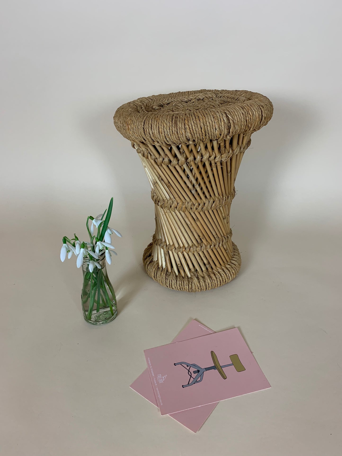 Wicker pall
