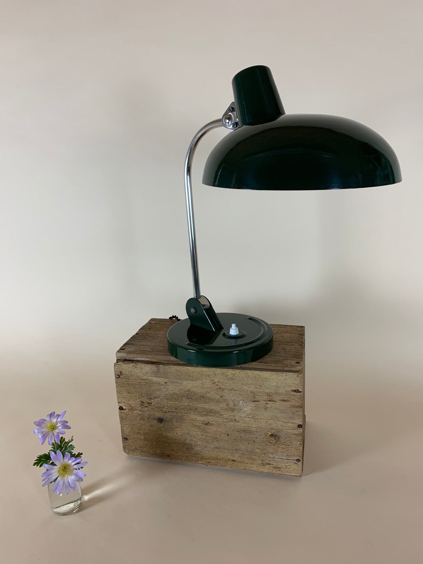 Bordslampa designad av Christian Dell för Koranda