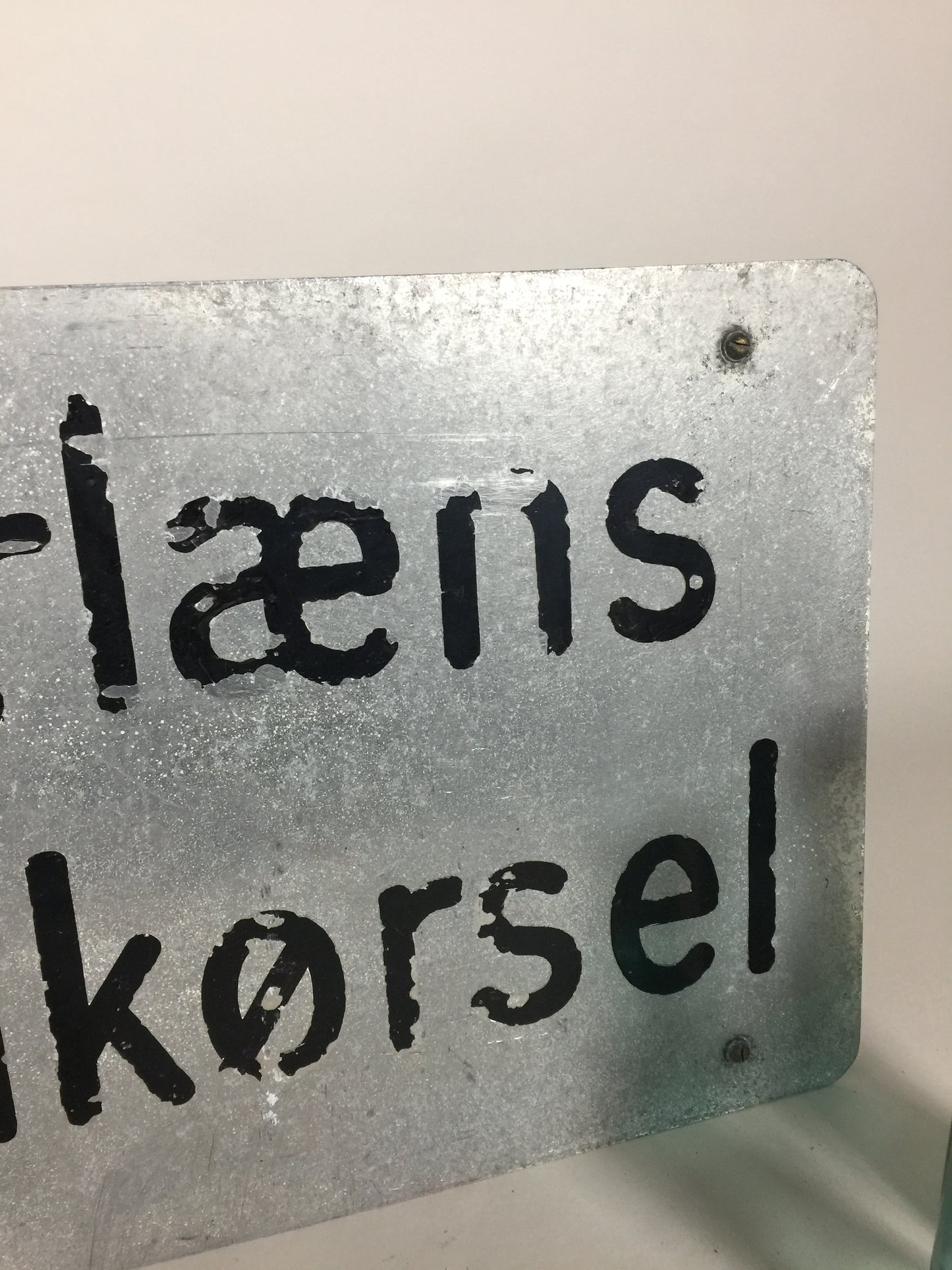 Roligt och grovt tecken