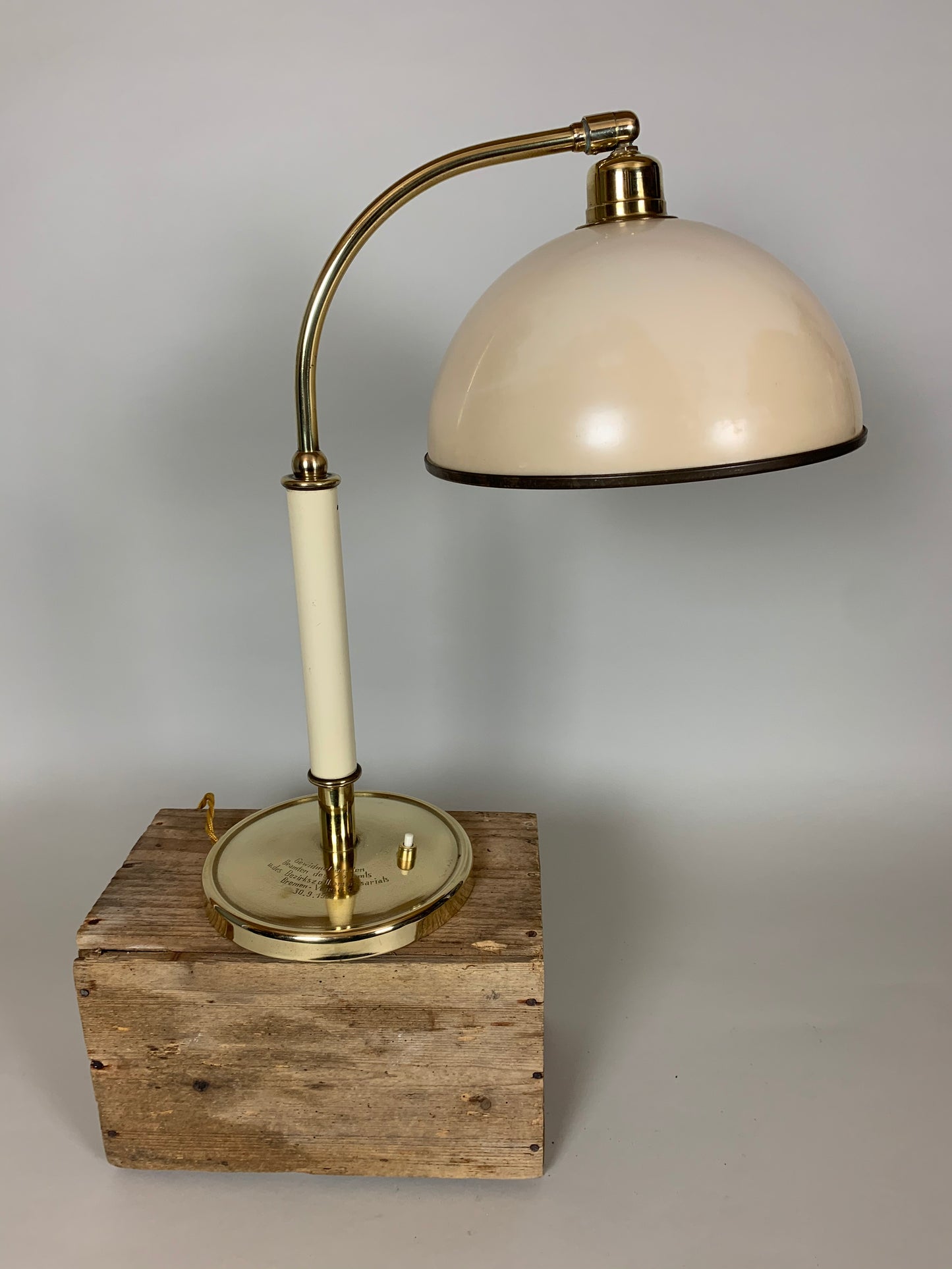Vintage lampa med bakelitskärm