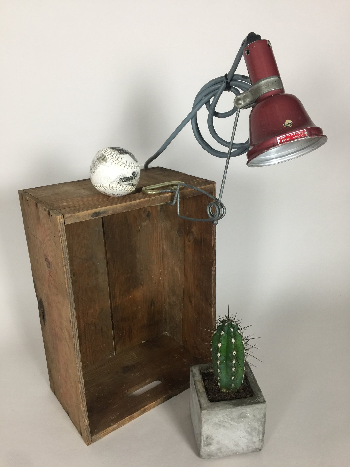 Industriell och rå klämlampa från Sverige