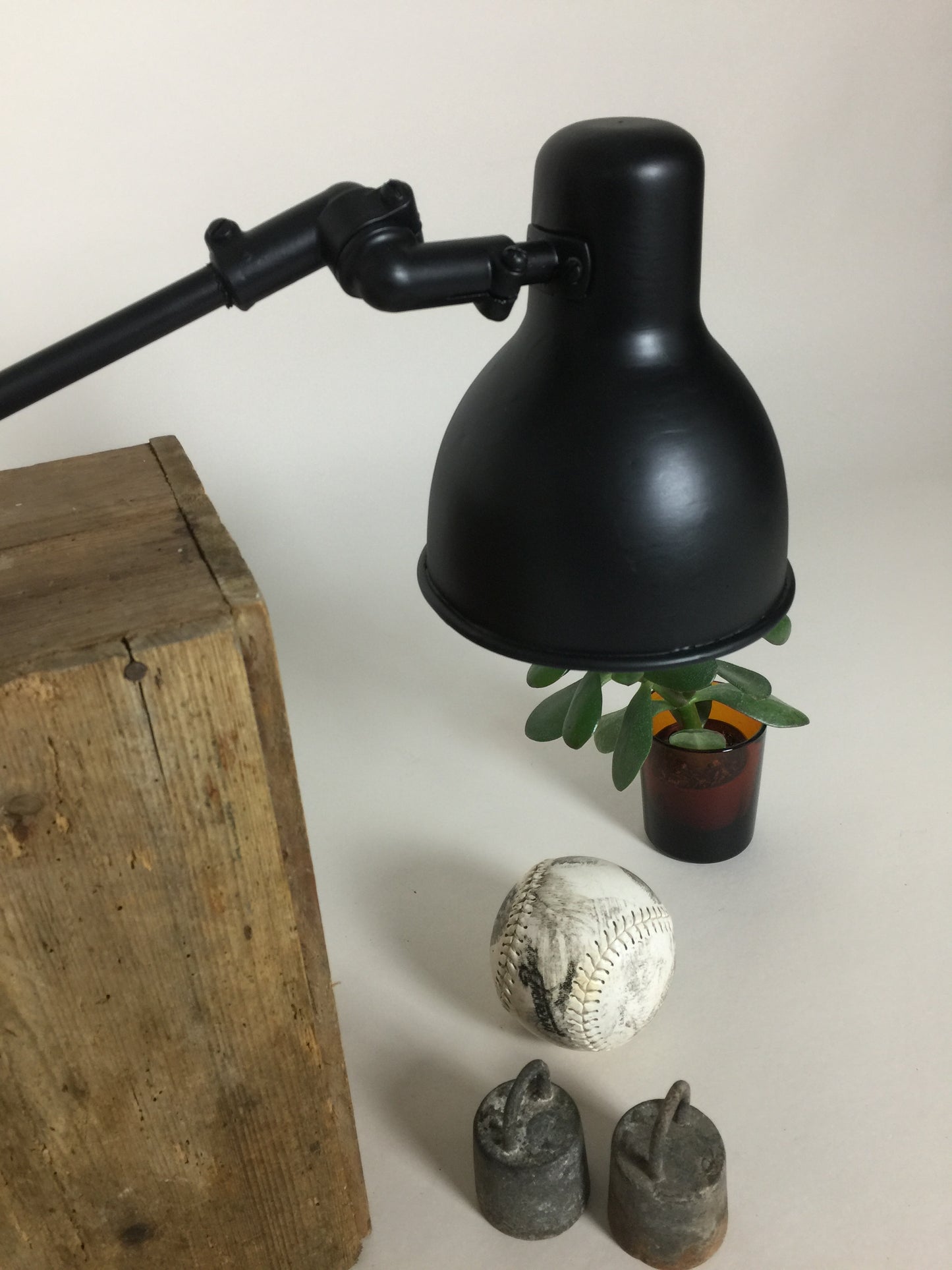 Rijo vägglampa i vacker design