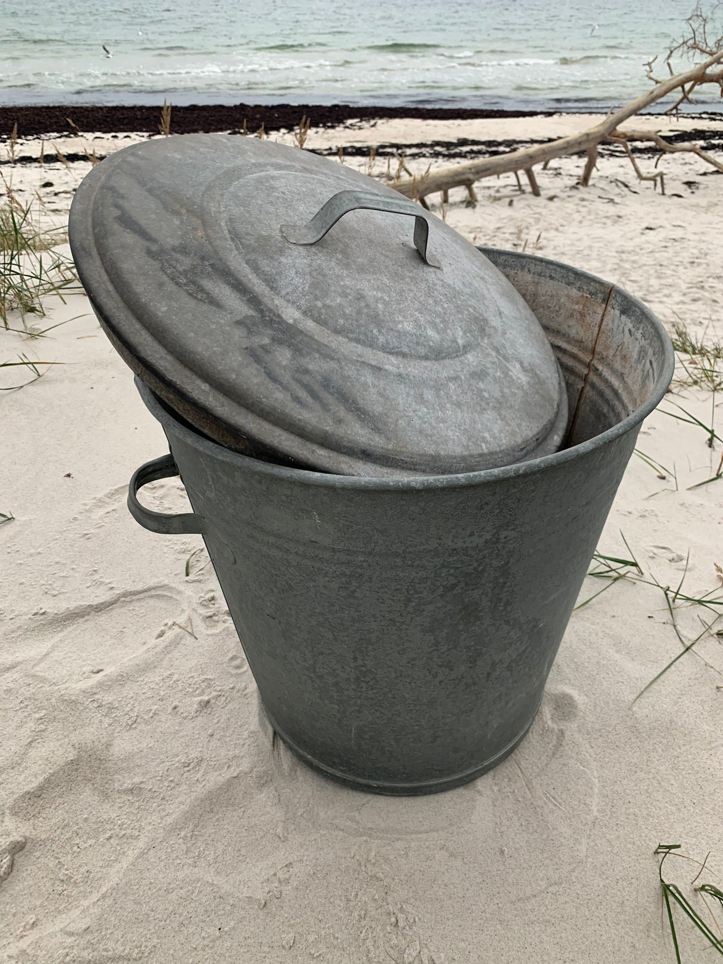 Fransk zinkhink med lock