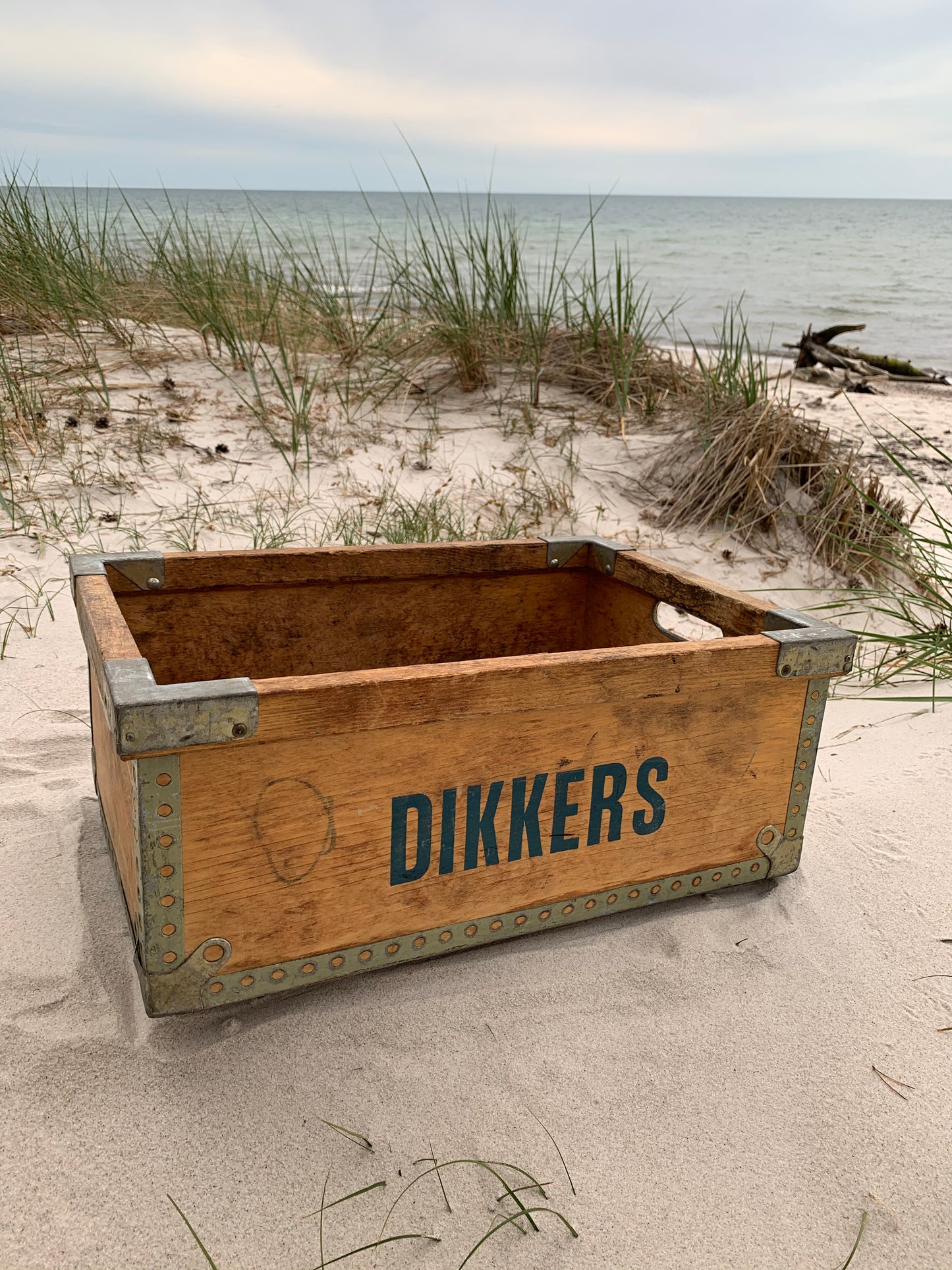 Box DIKKERS