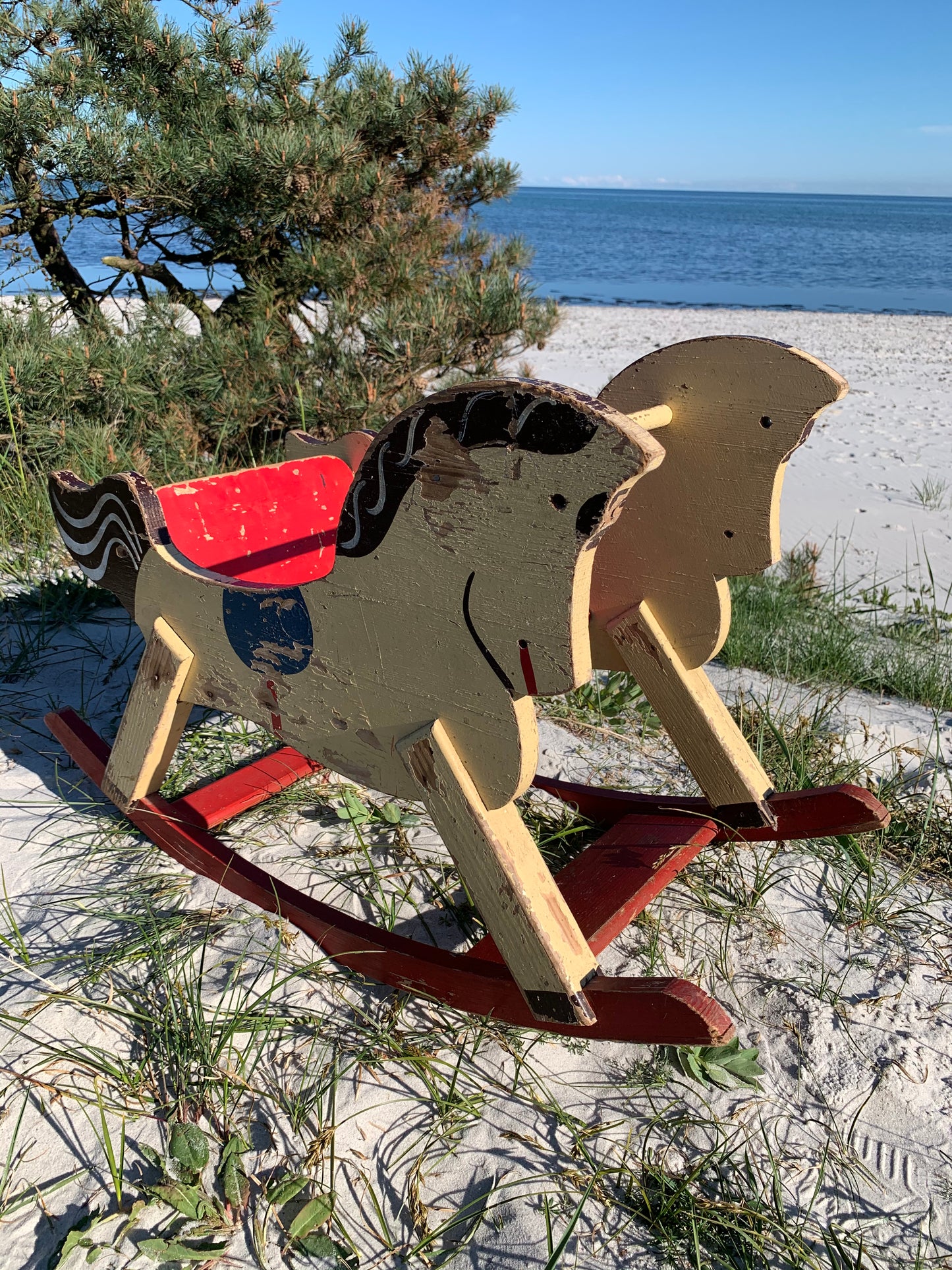Gammal gunghäst med mycket vacker patina