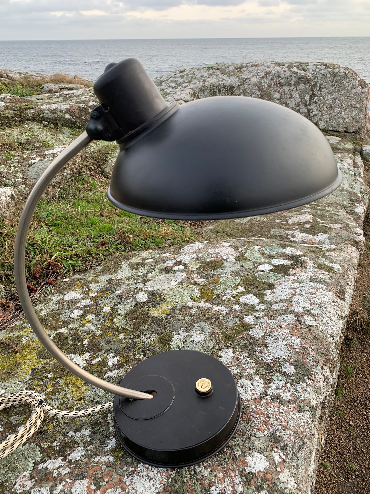 Helion vintage lampa i bakelit