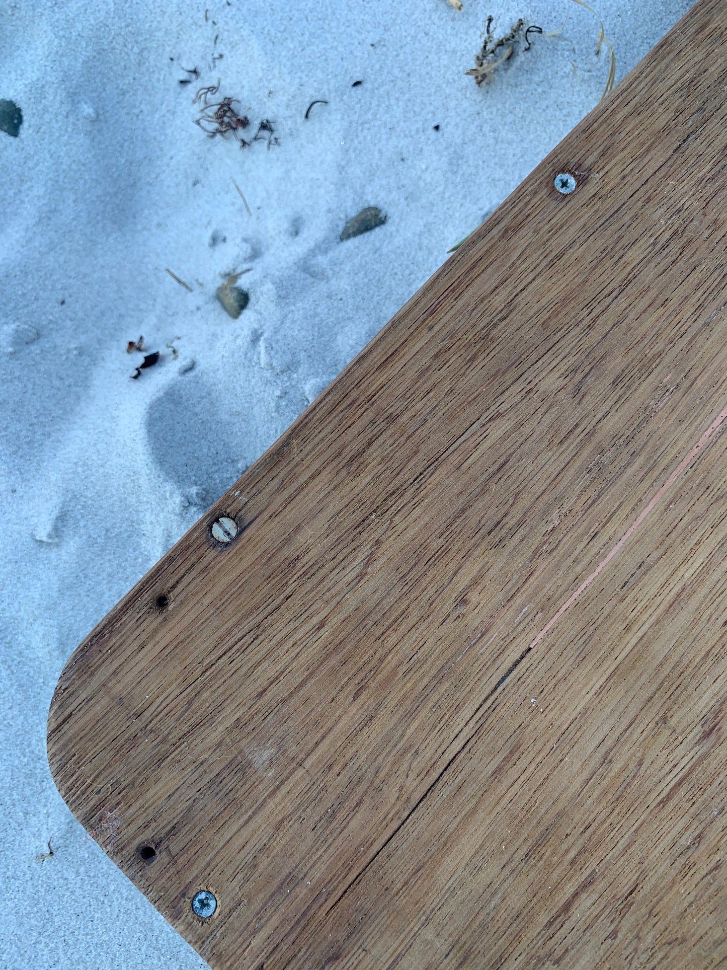 Träbricka med fina detaljer