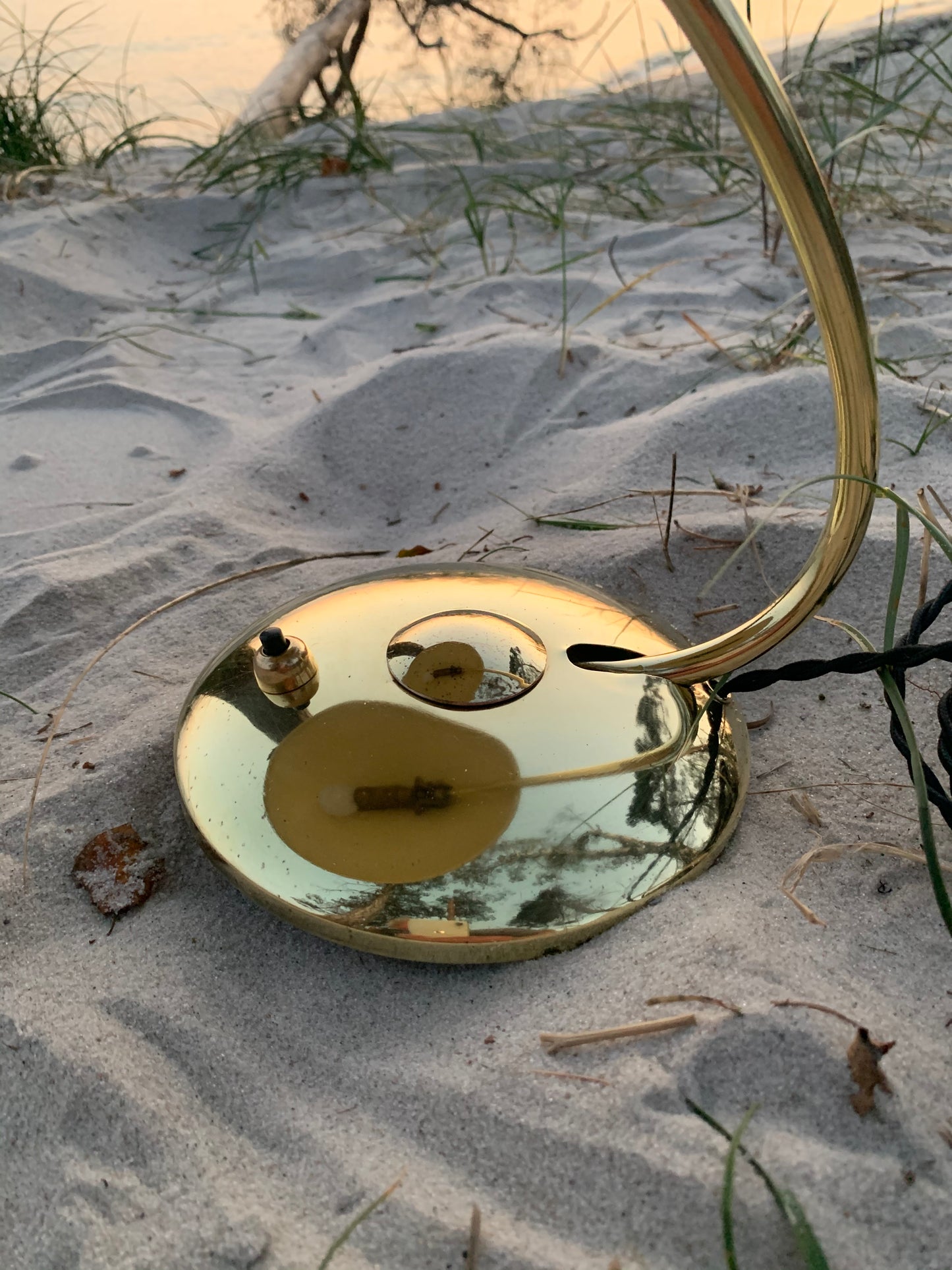 Vacker liten Helo i mässing med fin patina