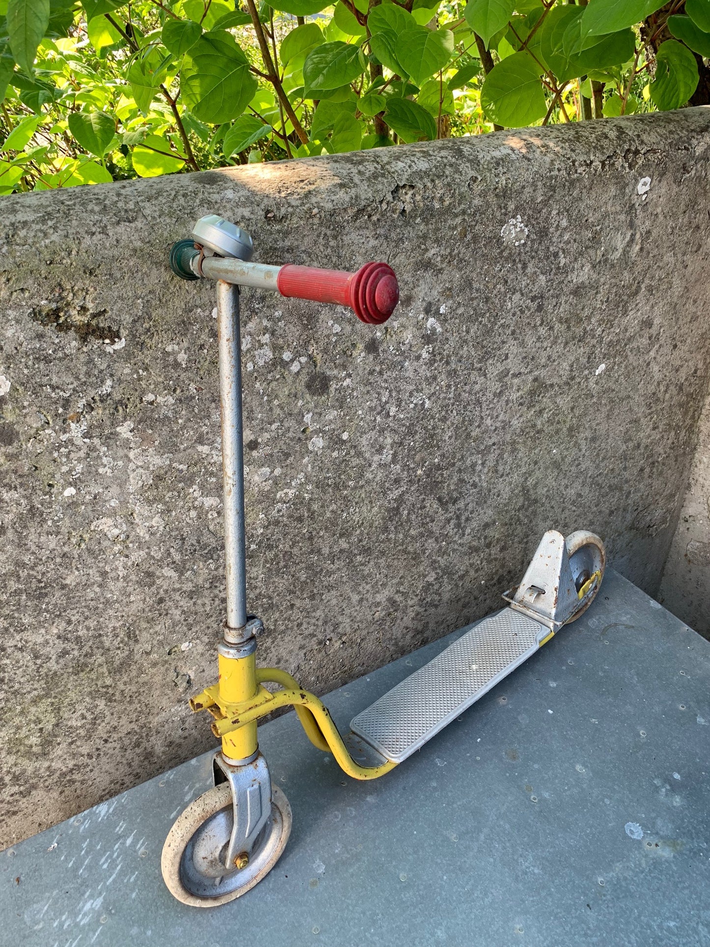 Skoter med massor av rå charm