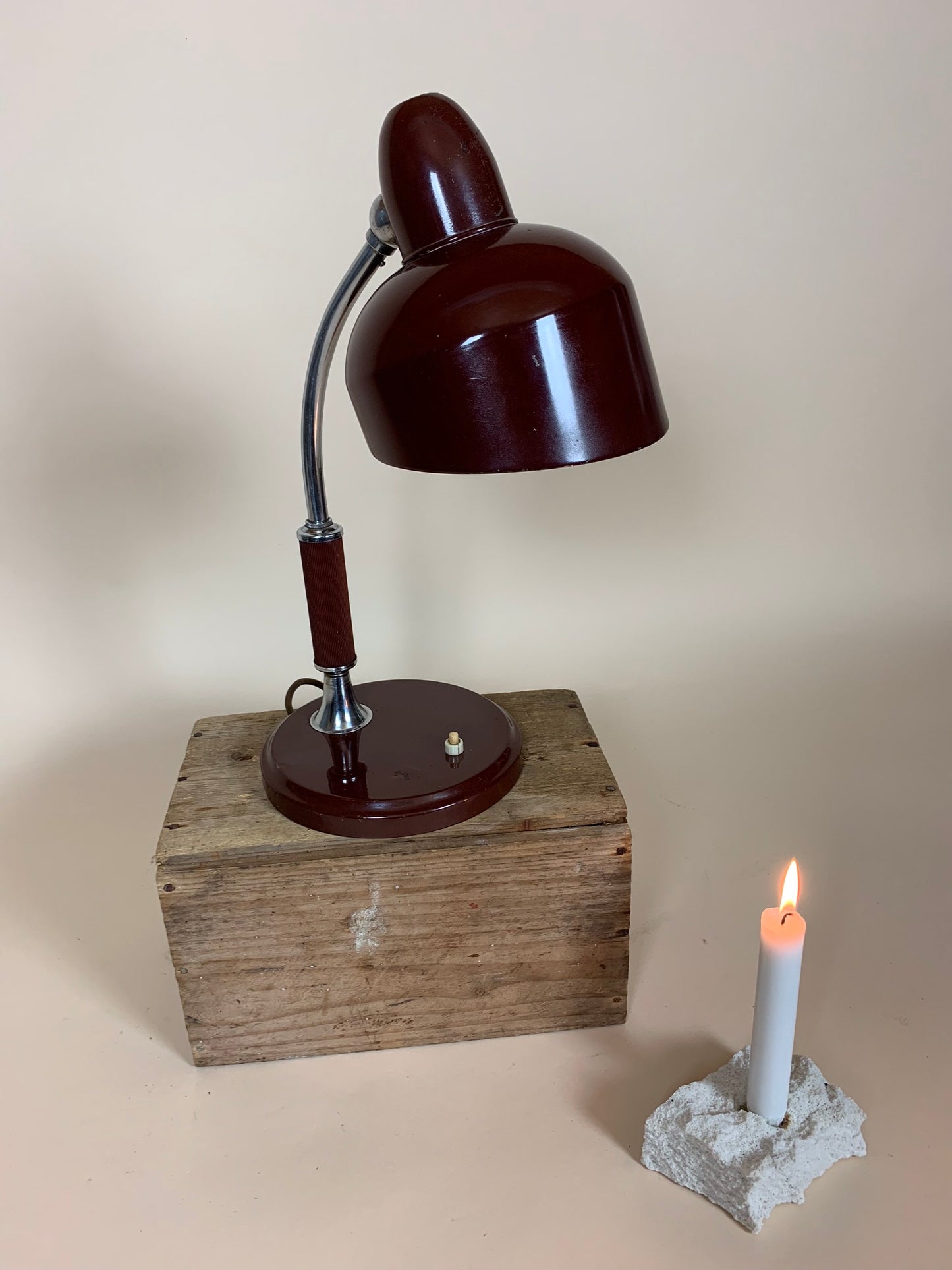Escolux bordslampa i brunt