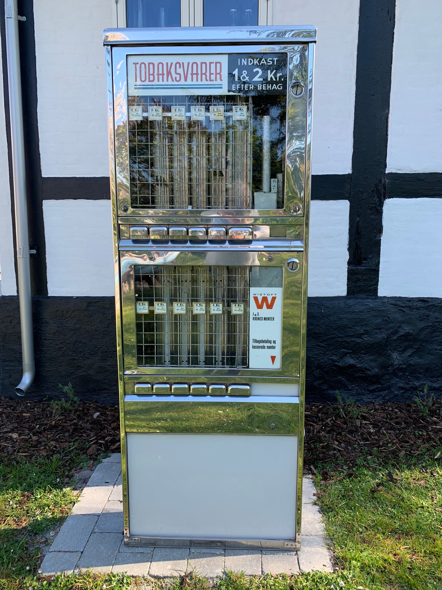 Vacker gammal varuautomat för cigaretter