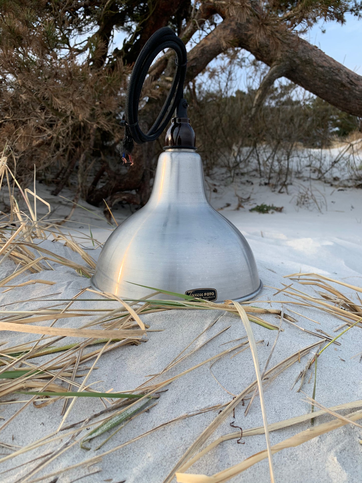 Industriell lampa med roliga detaljer