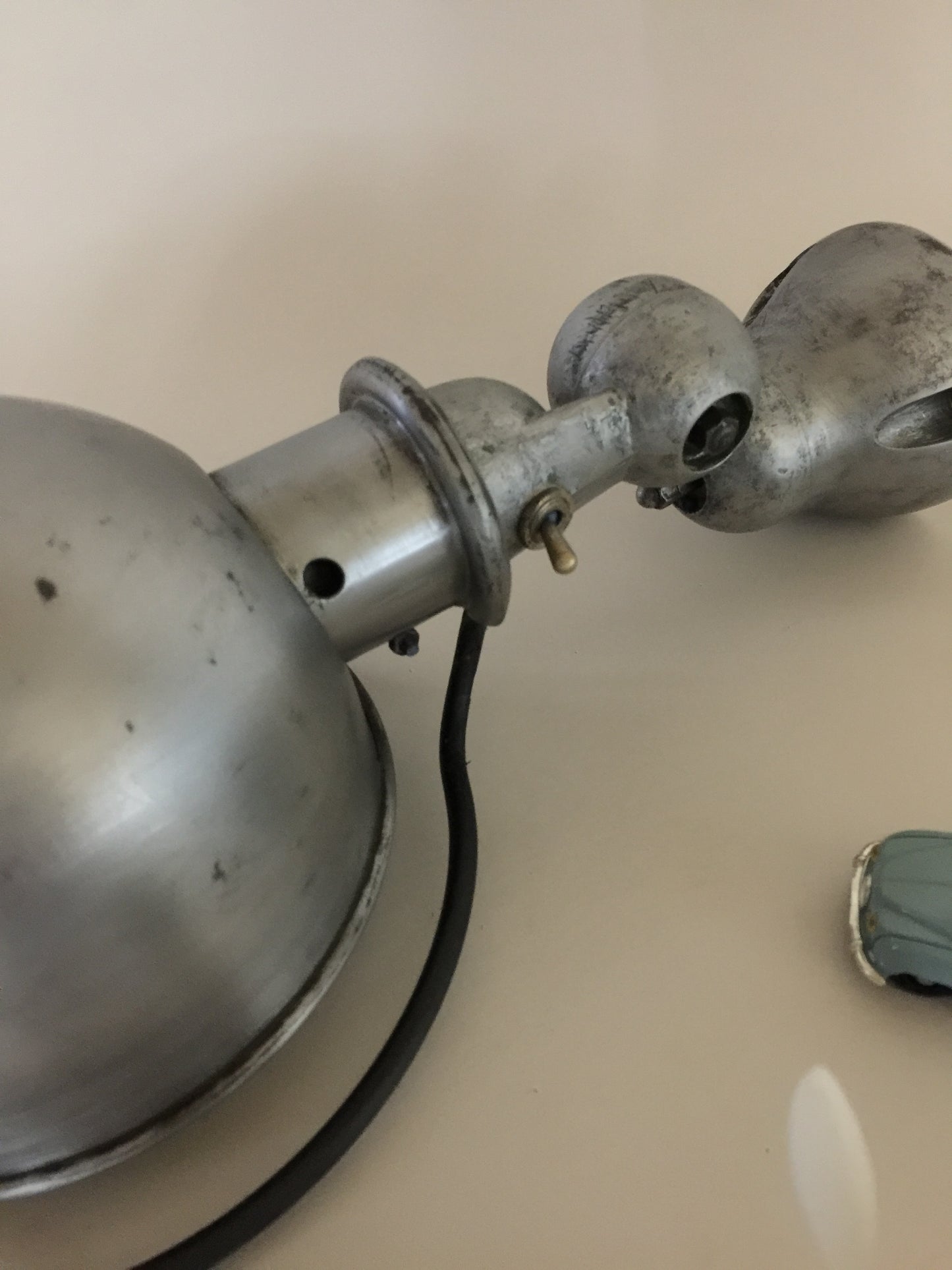 Jieldé-lampa med på/av-knapp