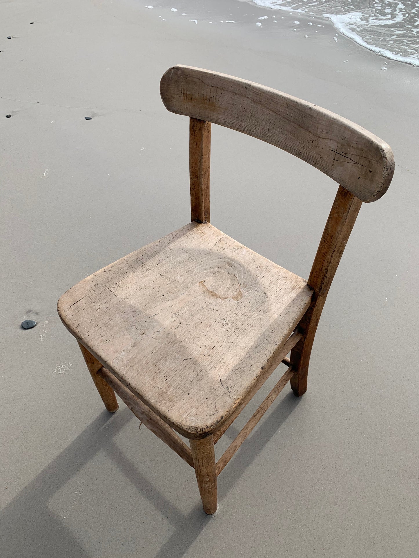Barnstol med en sällan skådad läcker patina