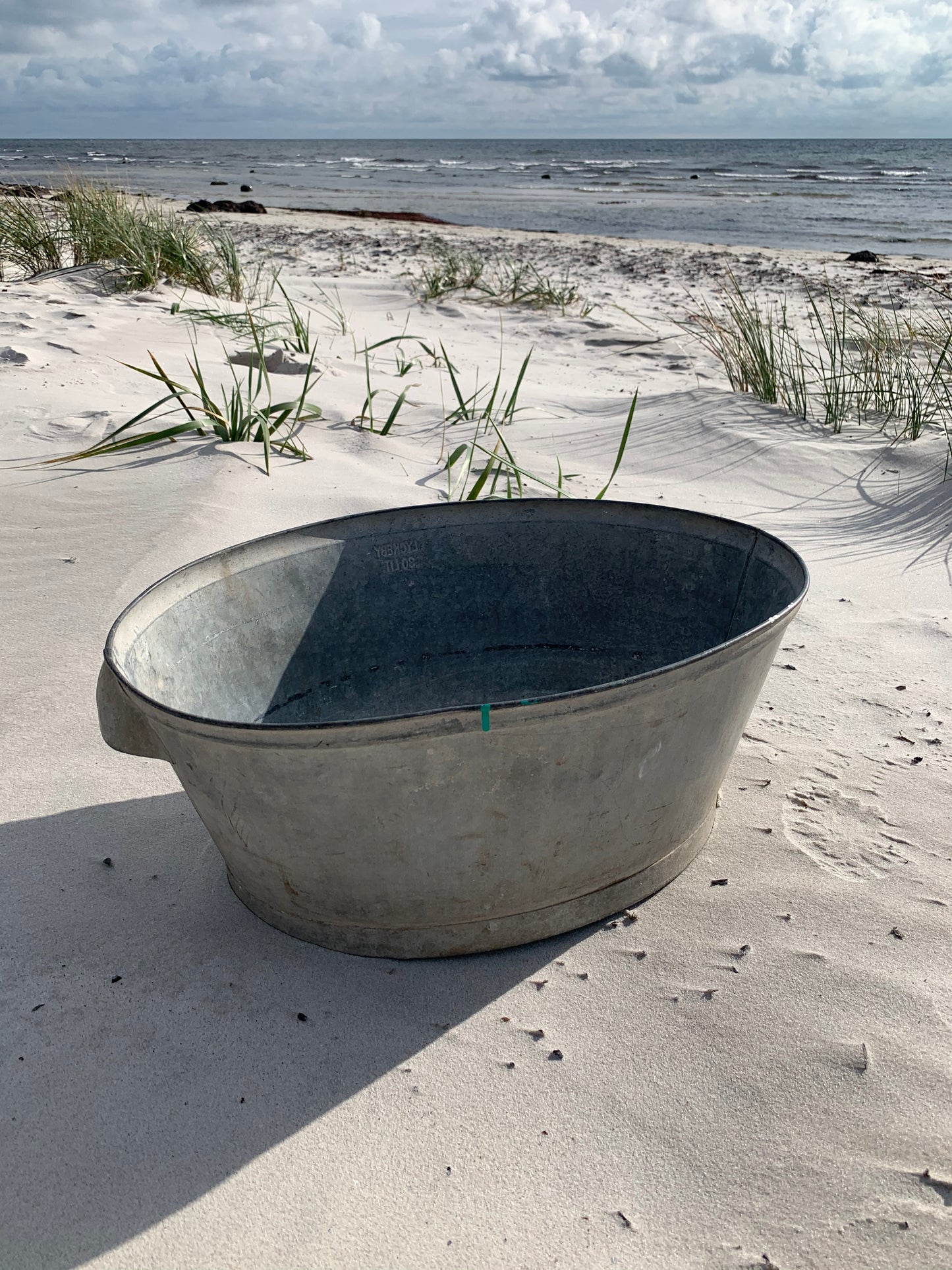 Vacker gammal zinkbalja med fina detaljer
