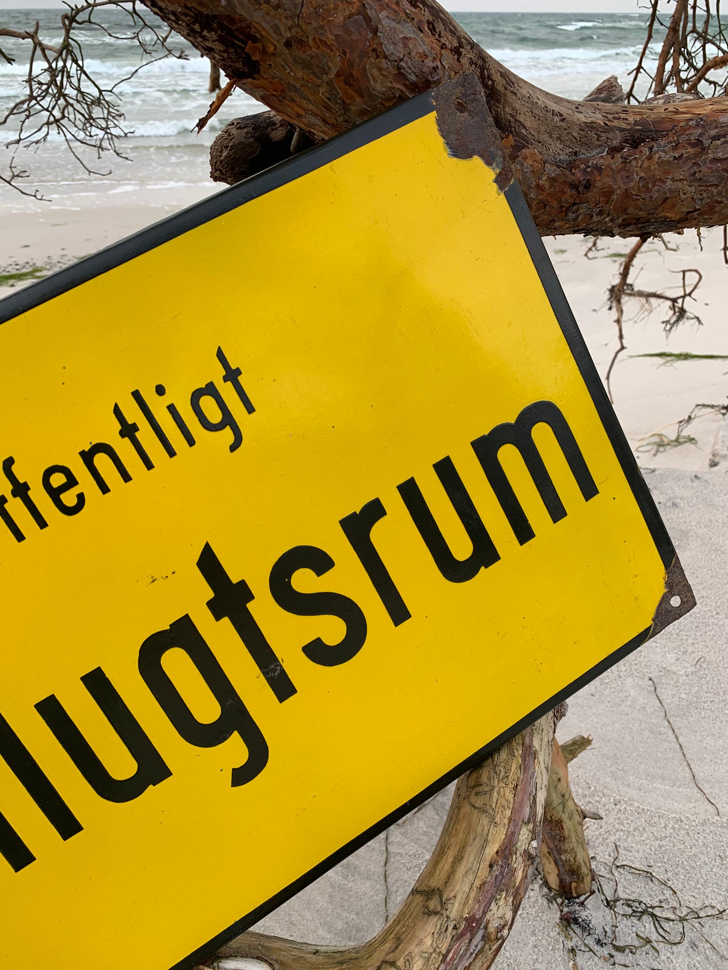 Emaljskylt - Public Refuge