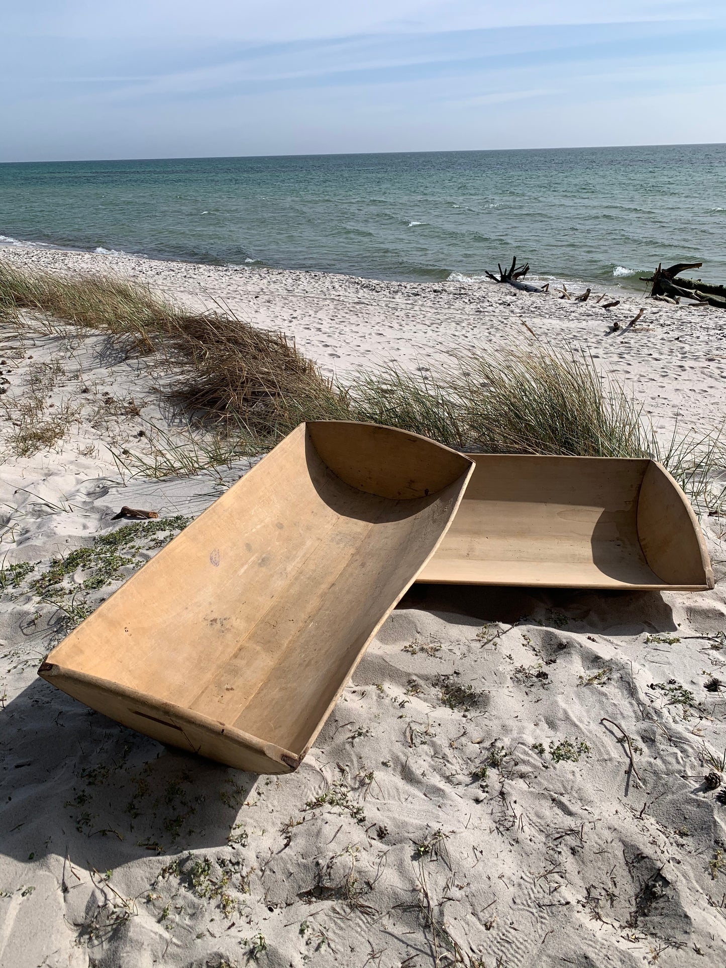 Stort tråg med vackra järnbeslag - Priset är pr PCS.