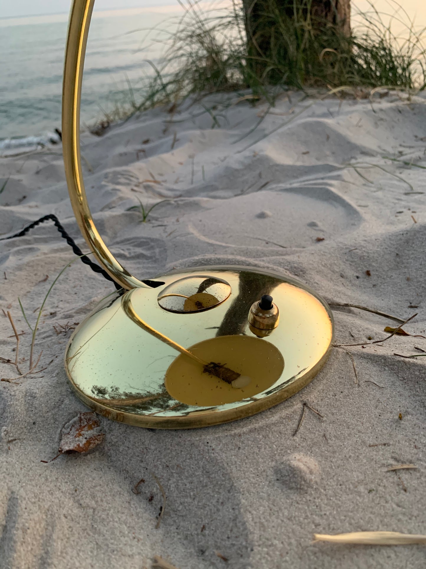 Vacker liten Helo i mässing med fin patina