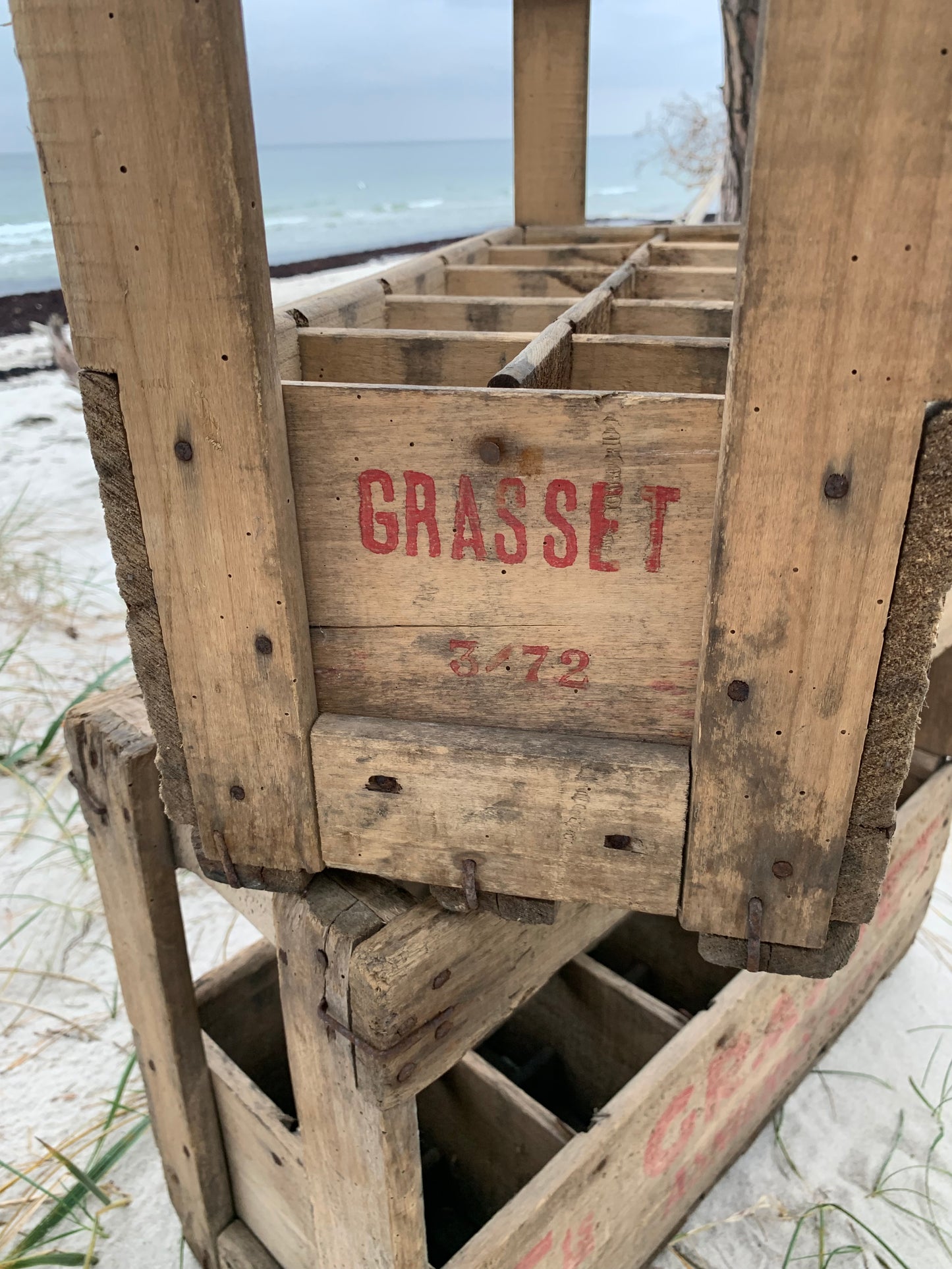 Gammal fransk träflasklåda
