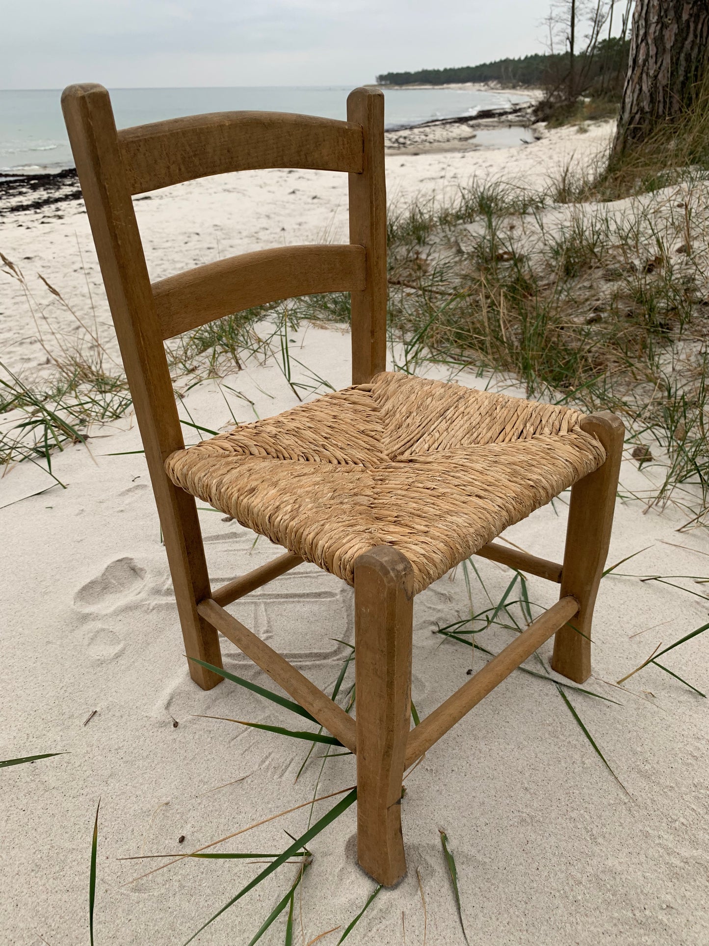 Fransk barnstol med flätad sits