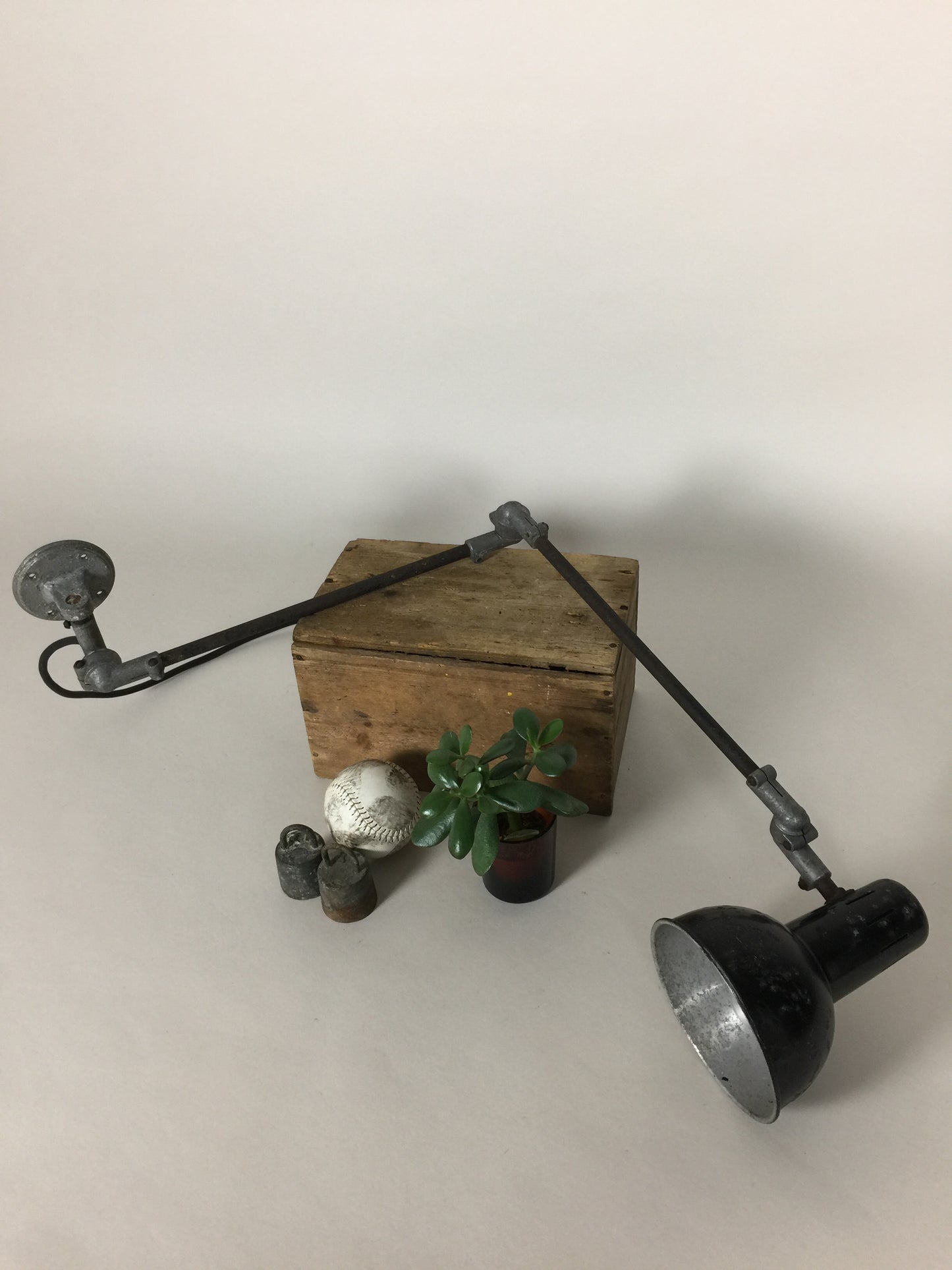 Unik DSB vägglampa från Rijo