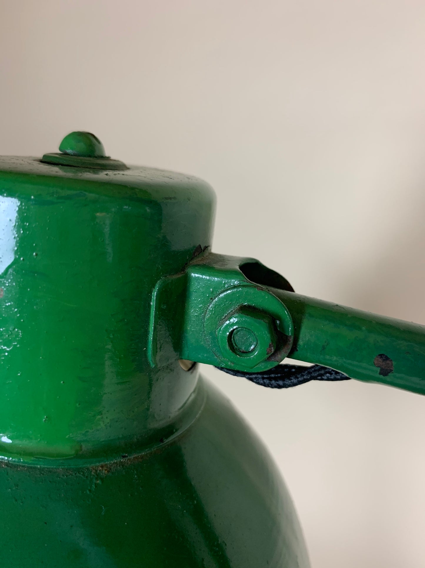 Raw Kandem lampa designad av Marianne Brandt