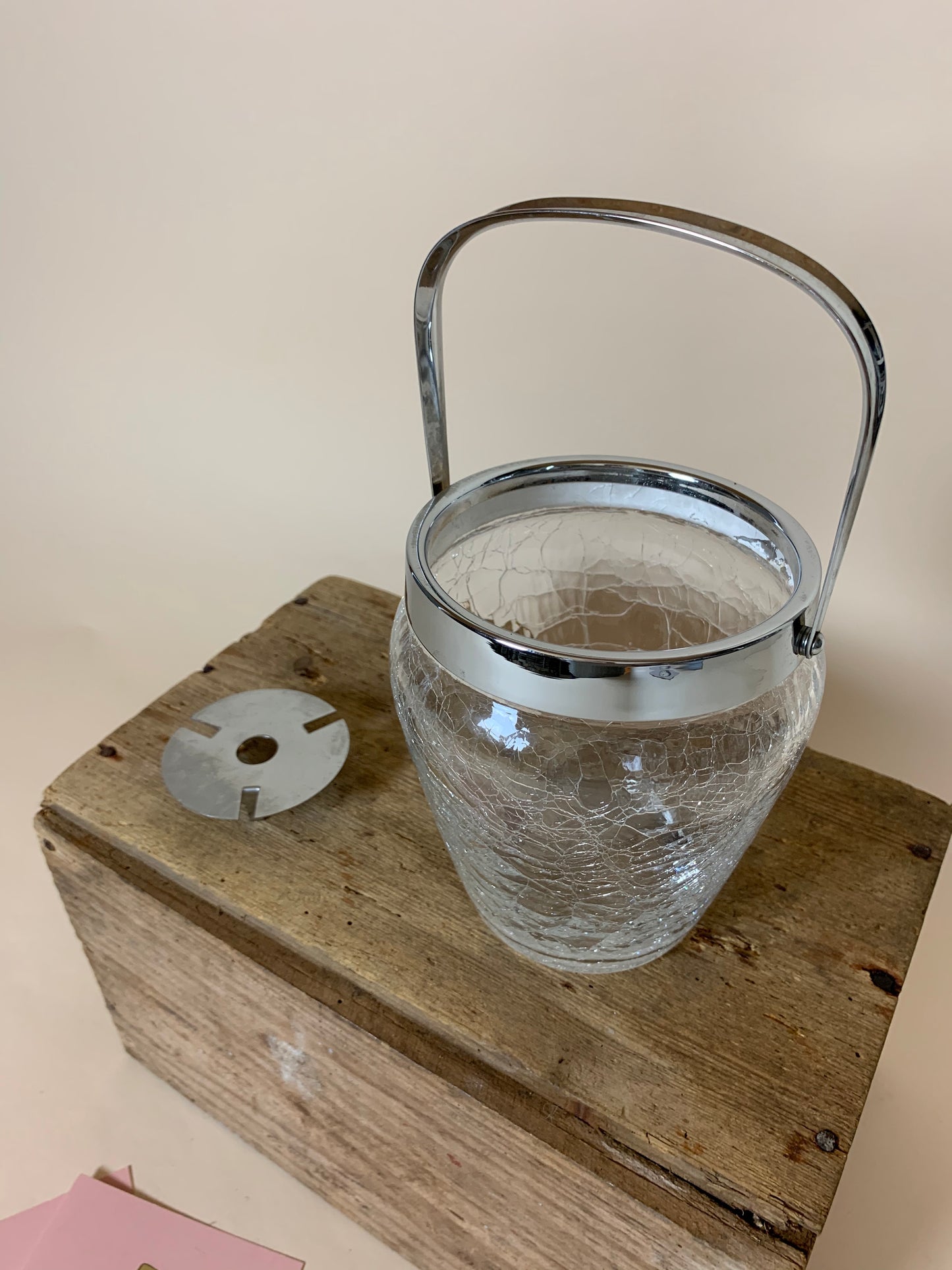 Ishink av glas med stålkant