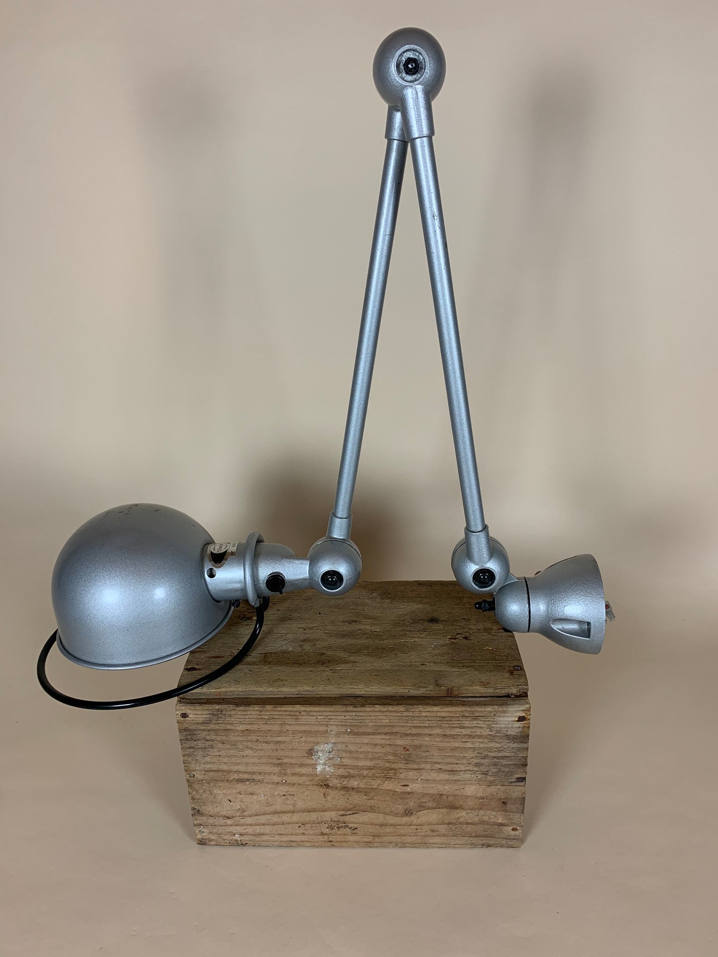 Jieldé vägglampa med två armar - Grå