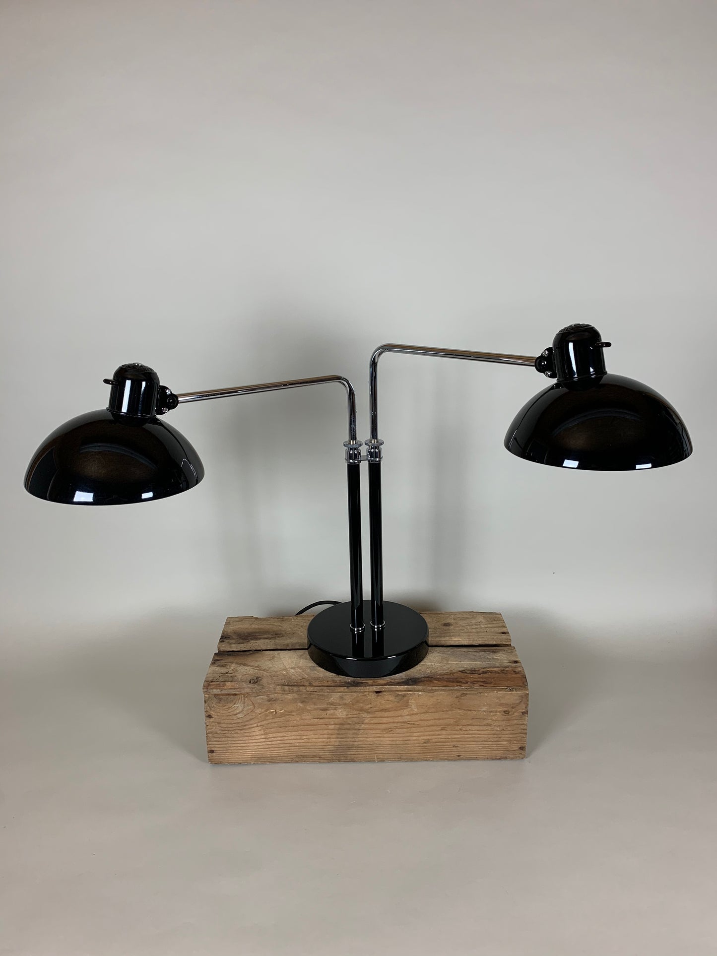 Kaiser Idell 6580 - Dubbel bordslampa