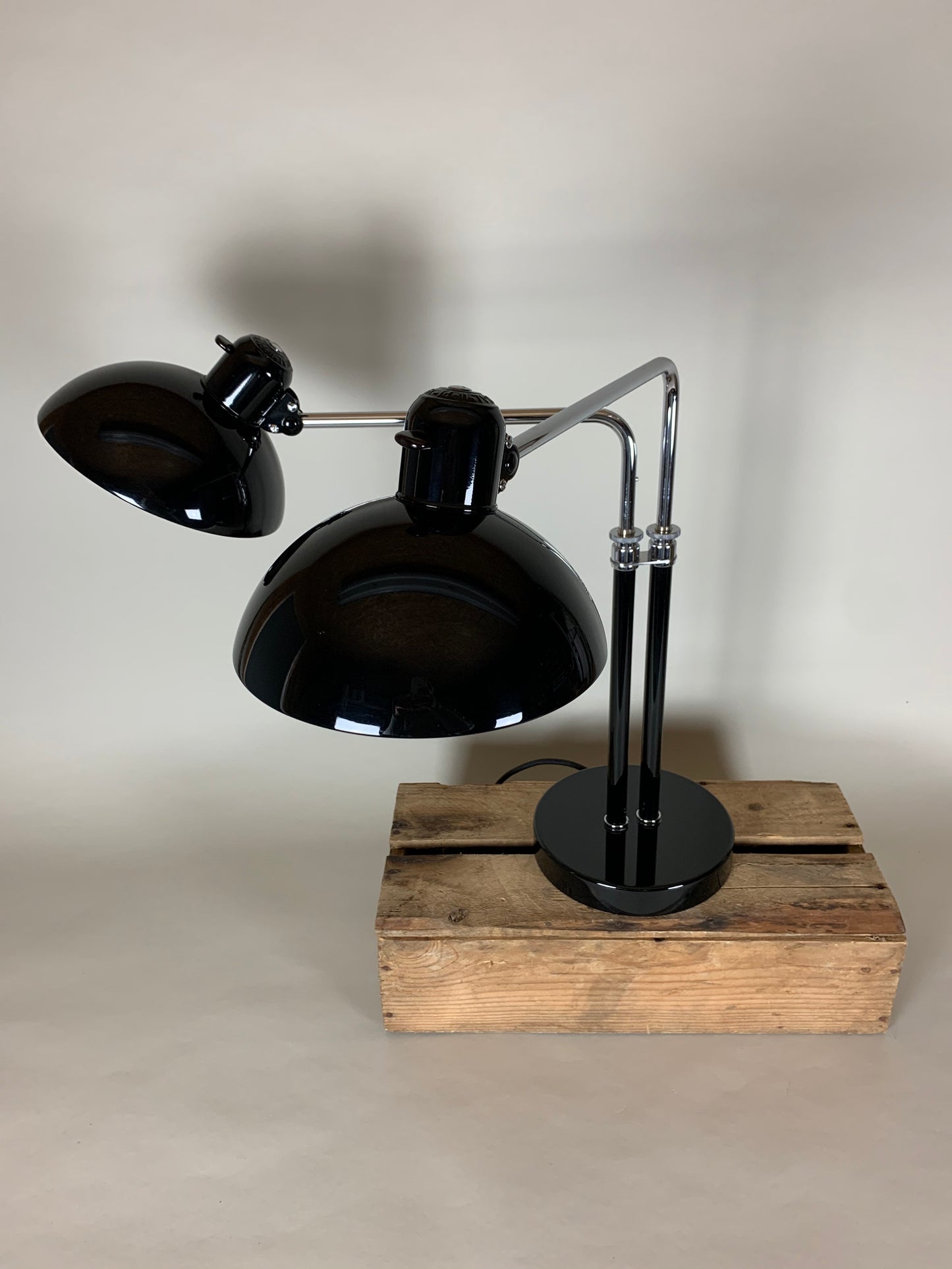Kaiser Idell 6580 - Dubbel bordslampa