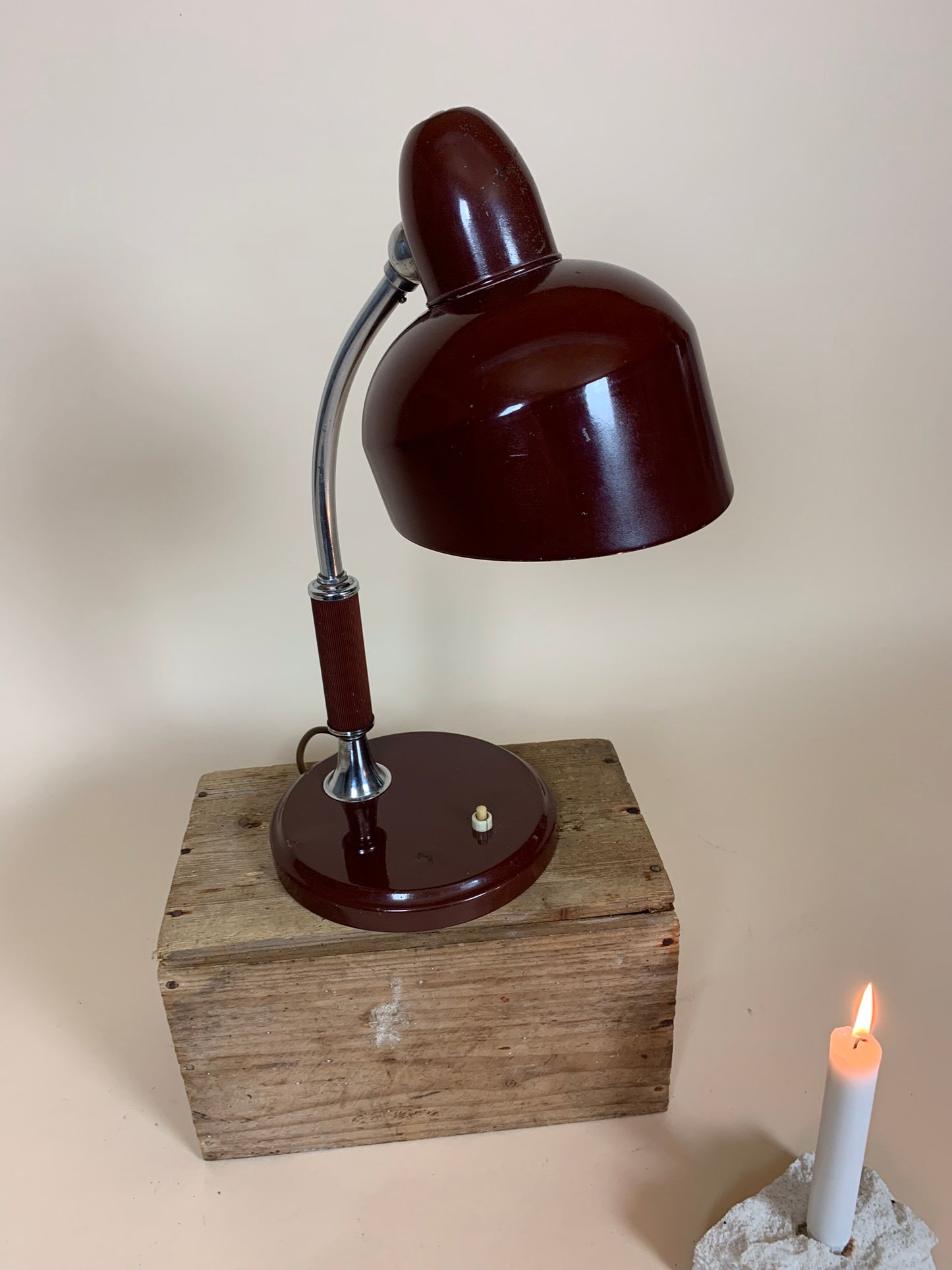 Escolux bordslampa i brunt