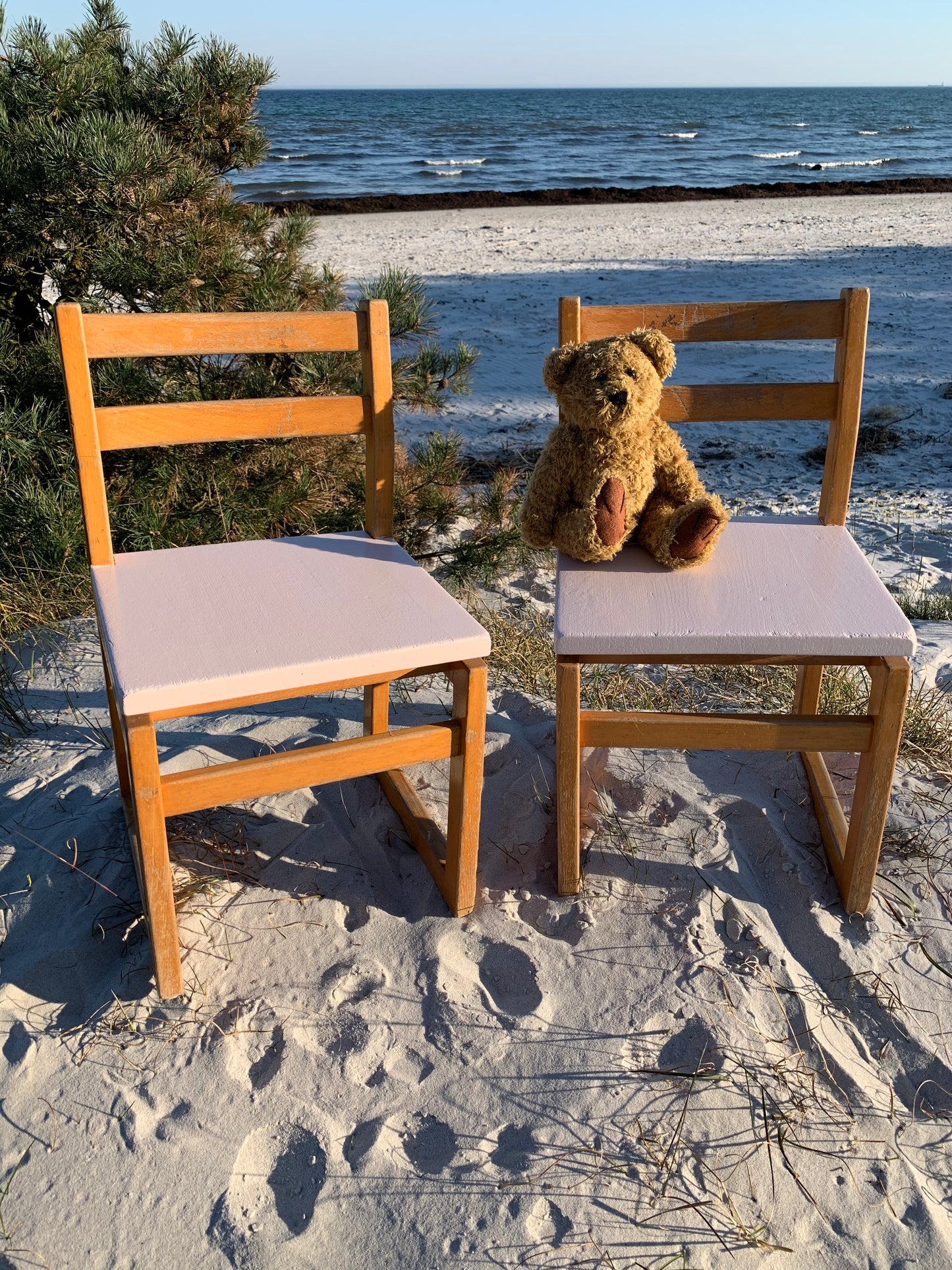 Barnstol i trä med sits i rosa - Priset är pr PCS.