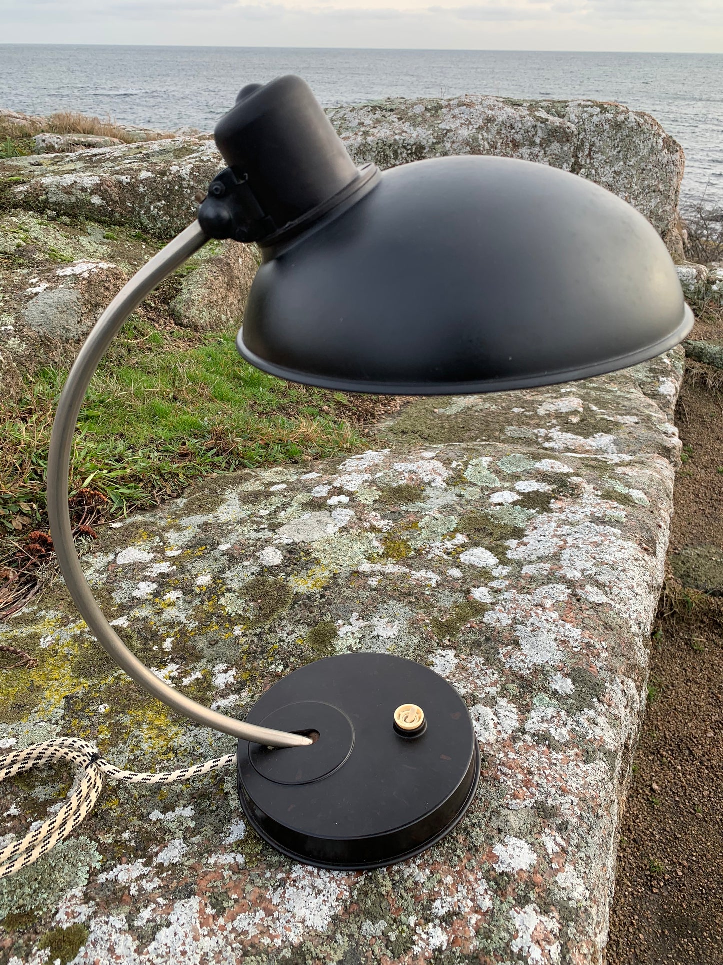 Helion vintage lampa i bakelit