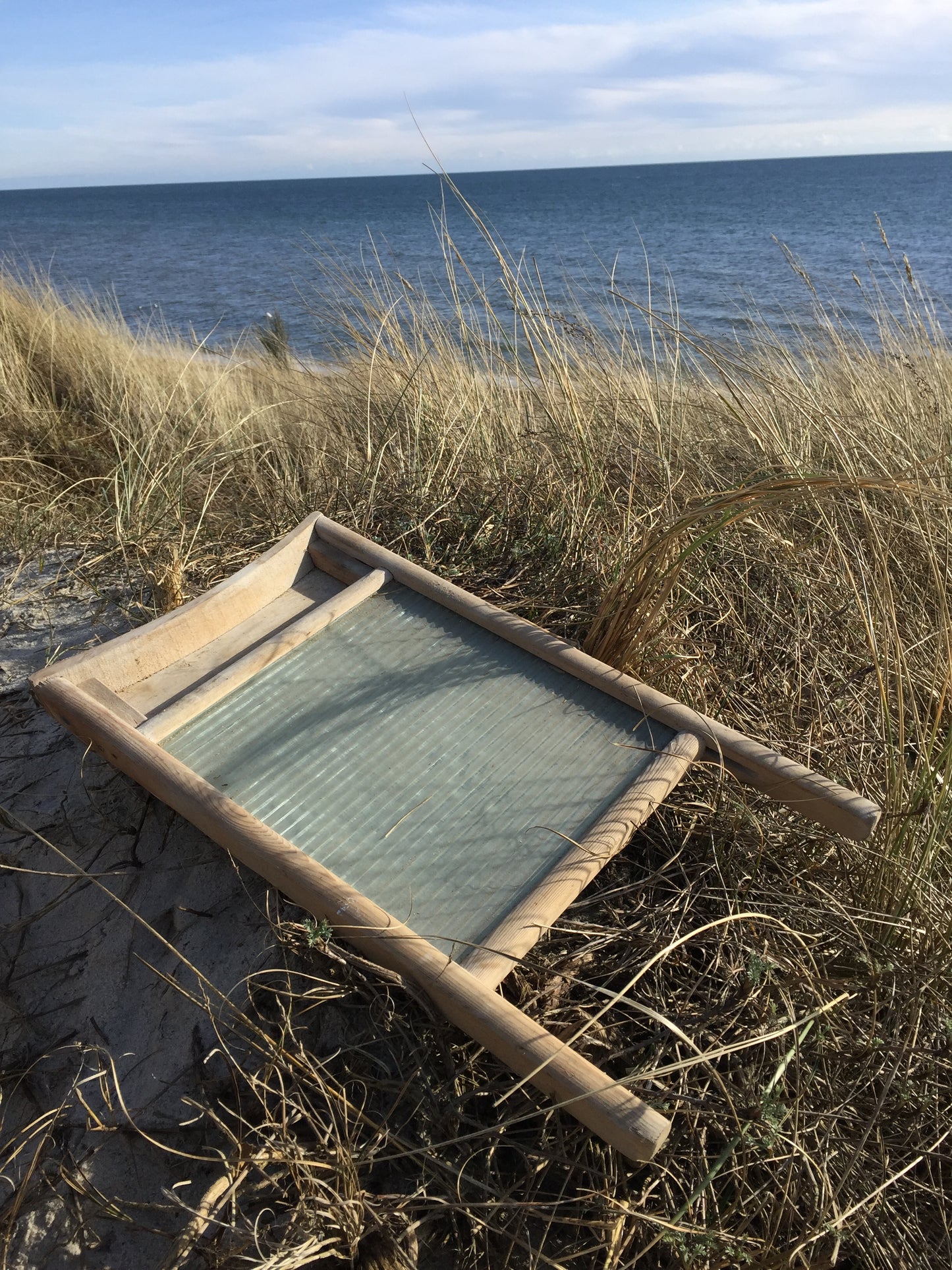 Gammal tvättbräda av glas och trä