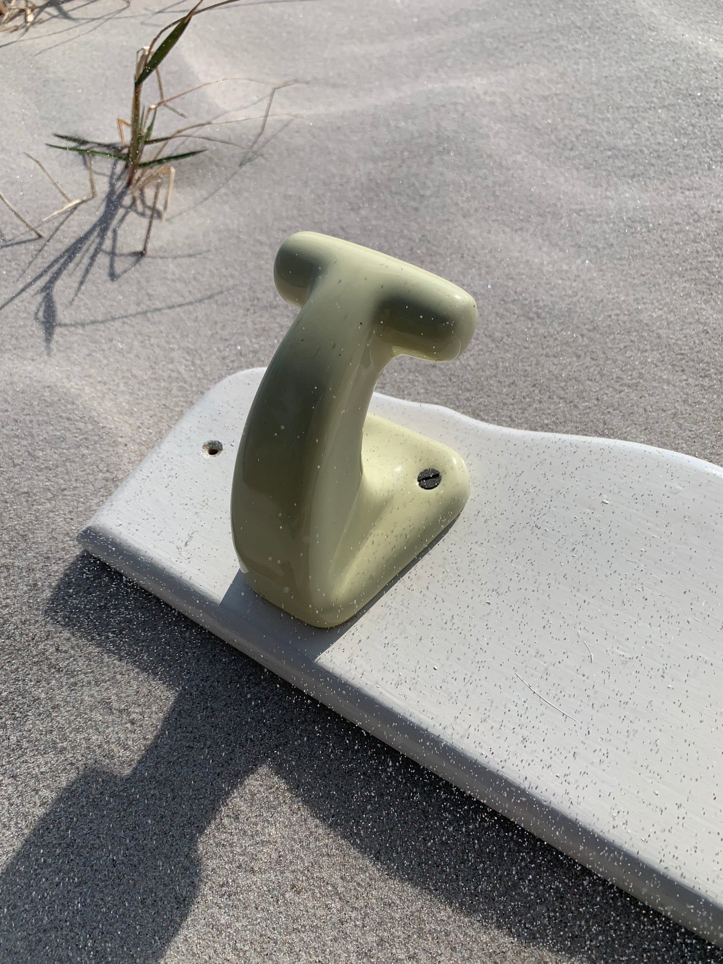 Fransk klädhängare med porslinskrokar