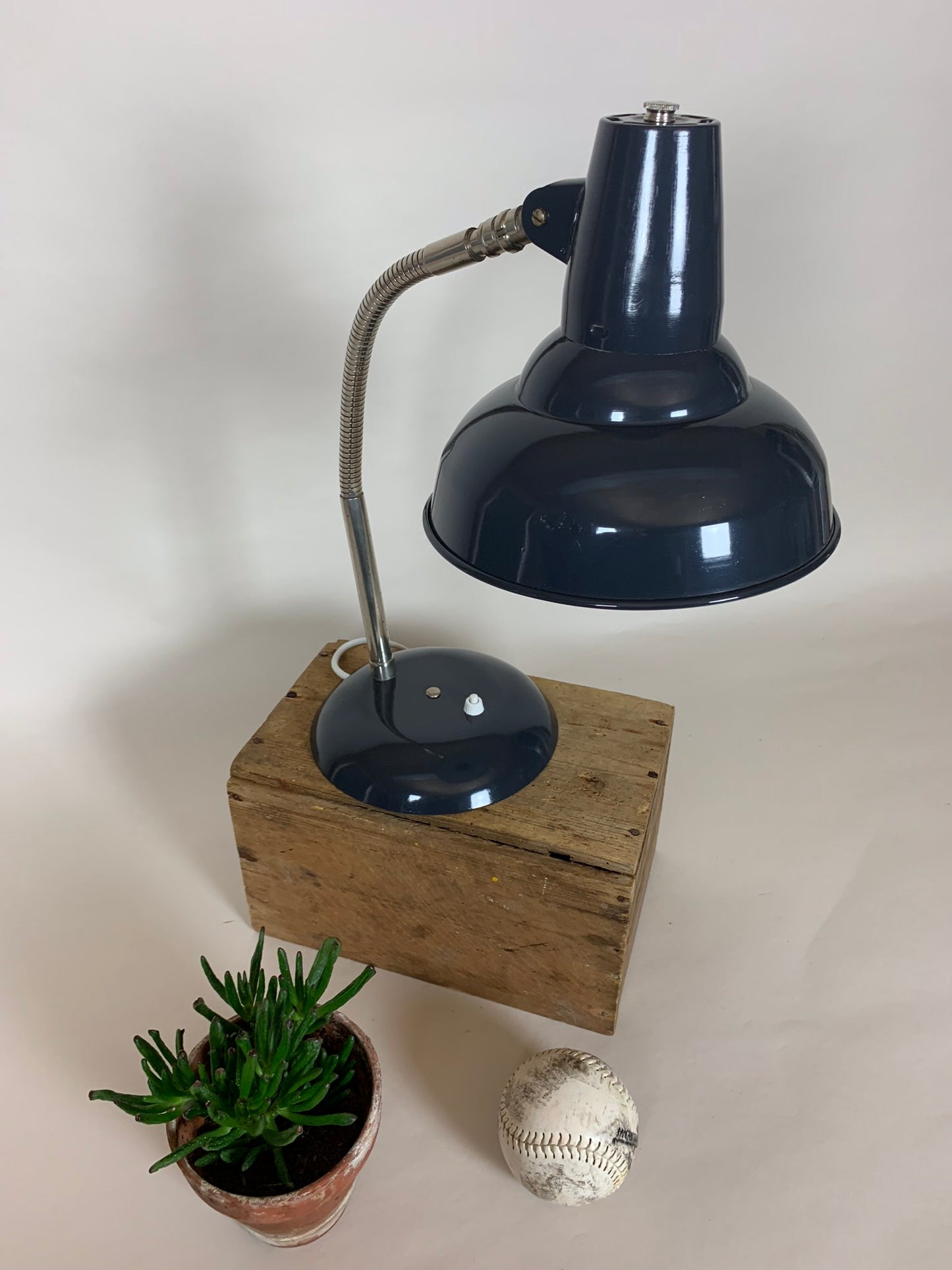 Vacker grå lampa