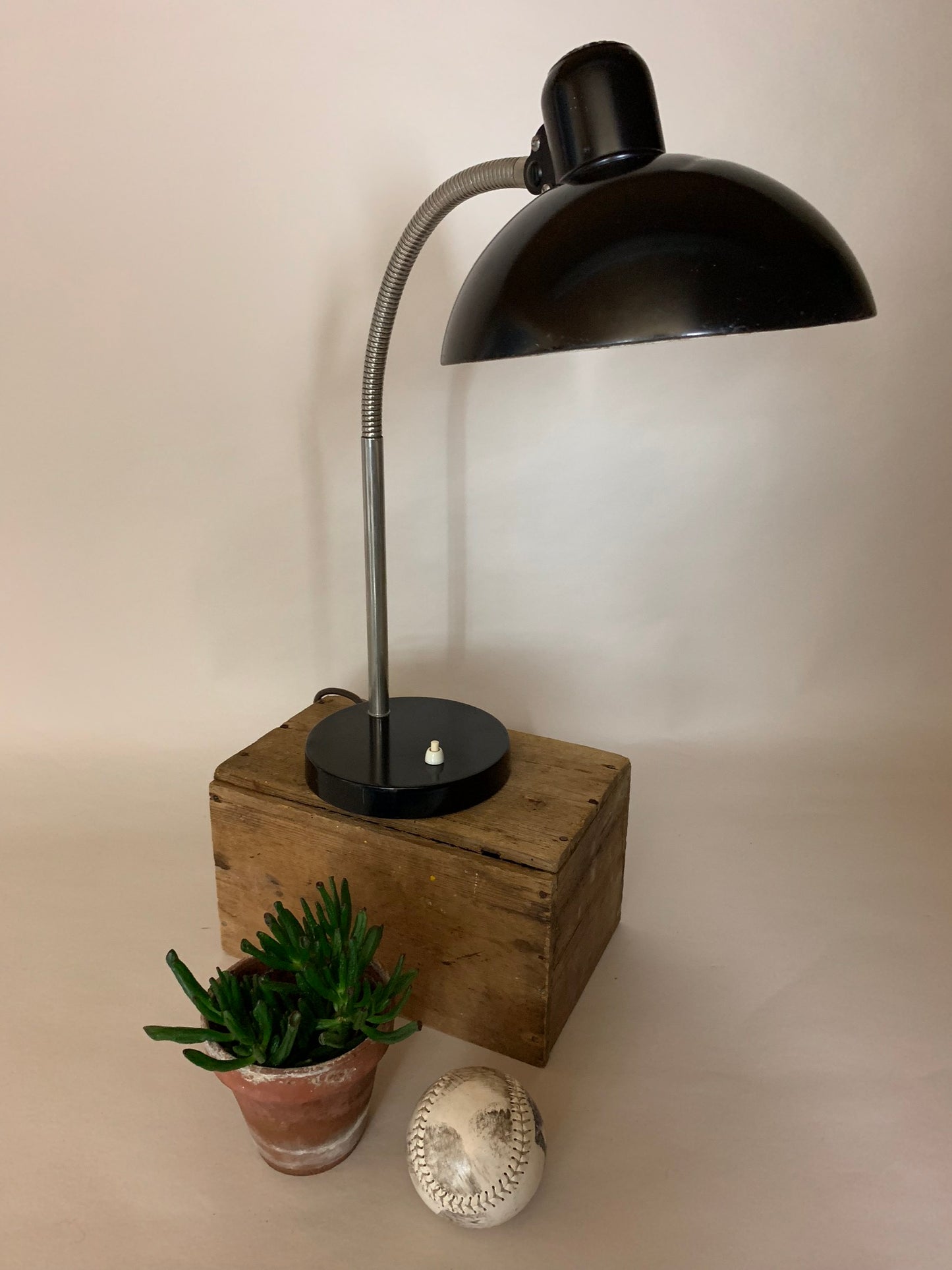 Vacker Christian Dell med flexarm och patina