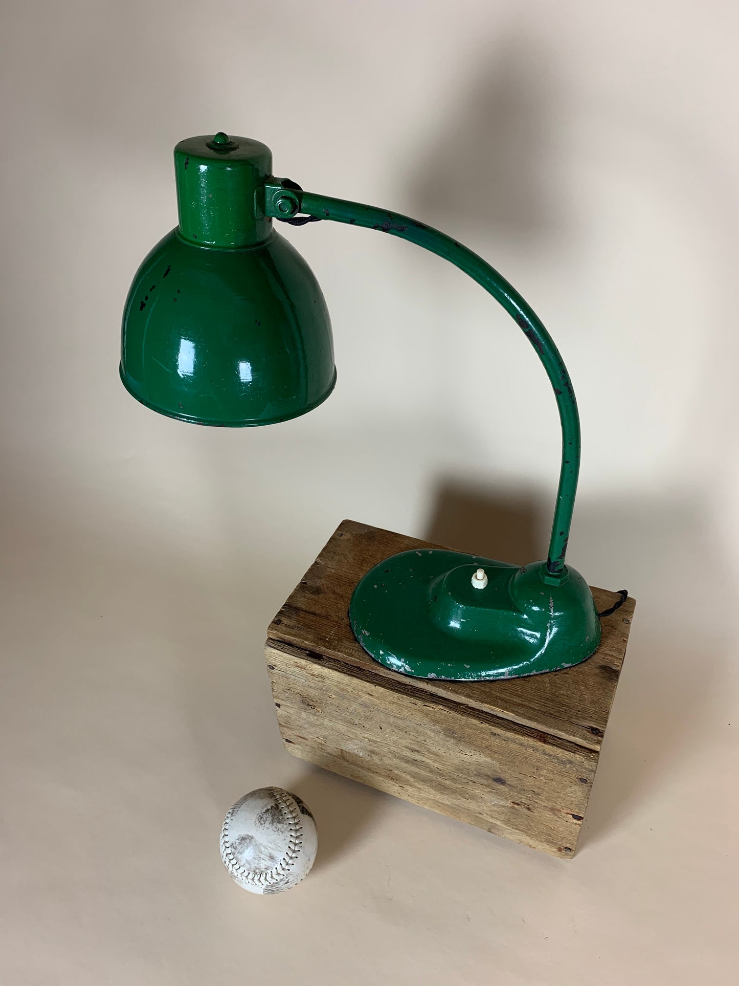 Raw Kandem lampa designad av Marianne Brandt