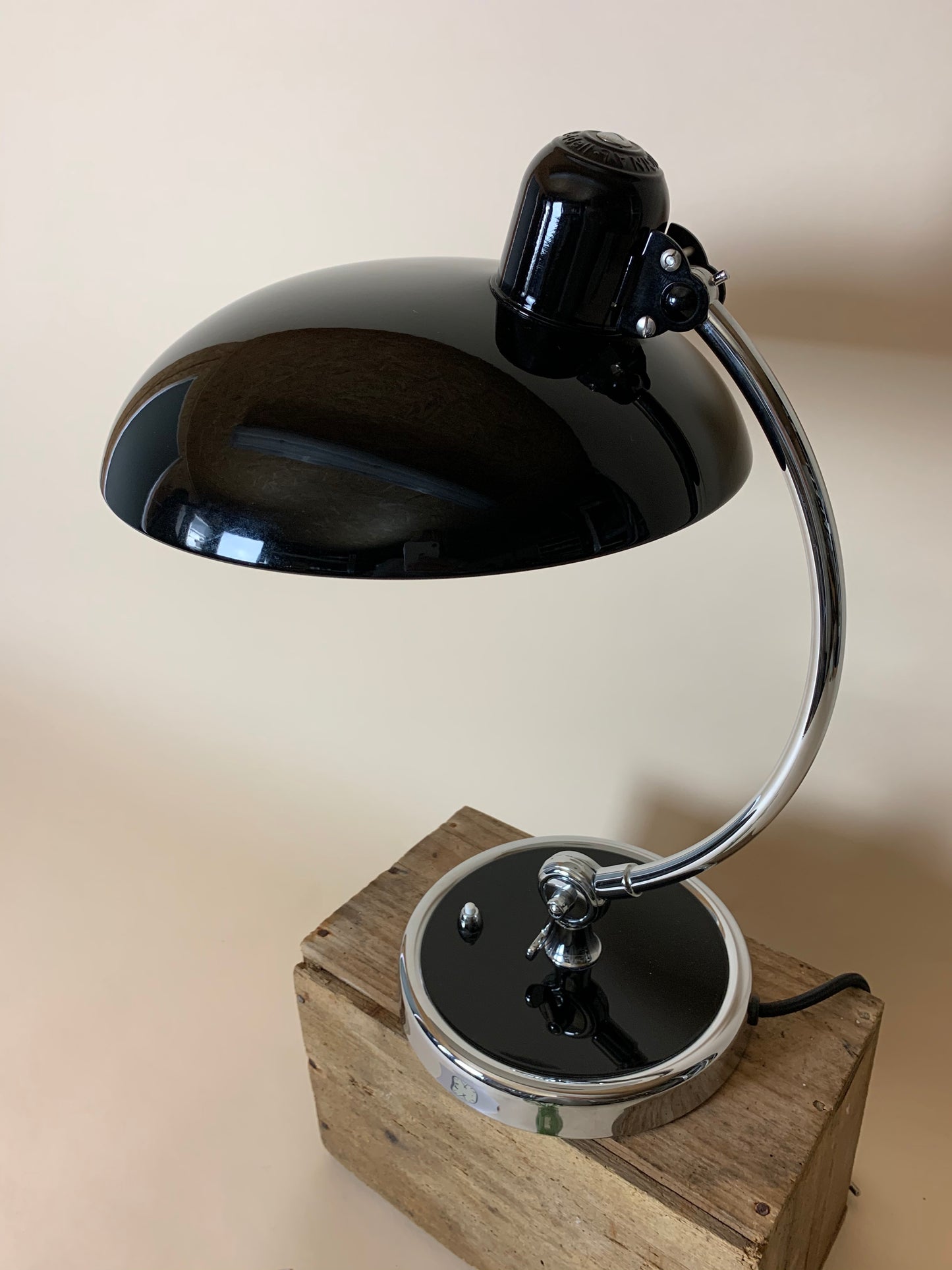 Kaiser Idell modell 6631 - Svart
