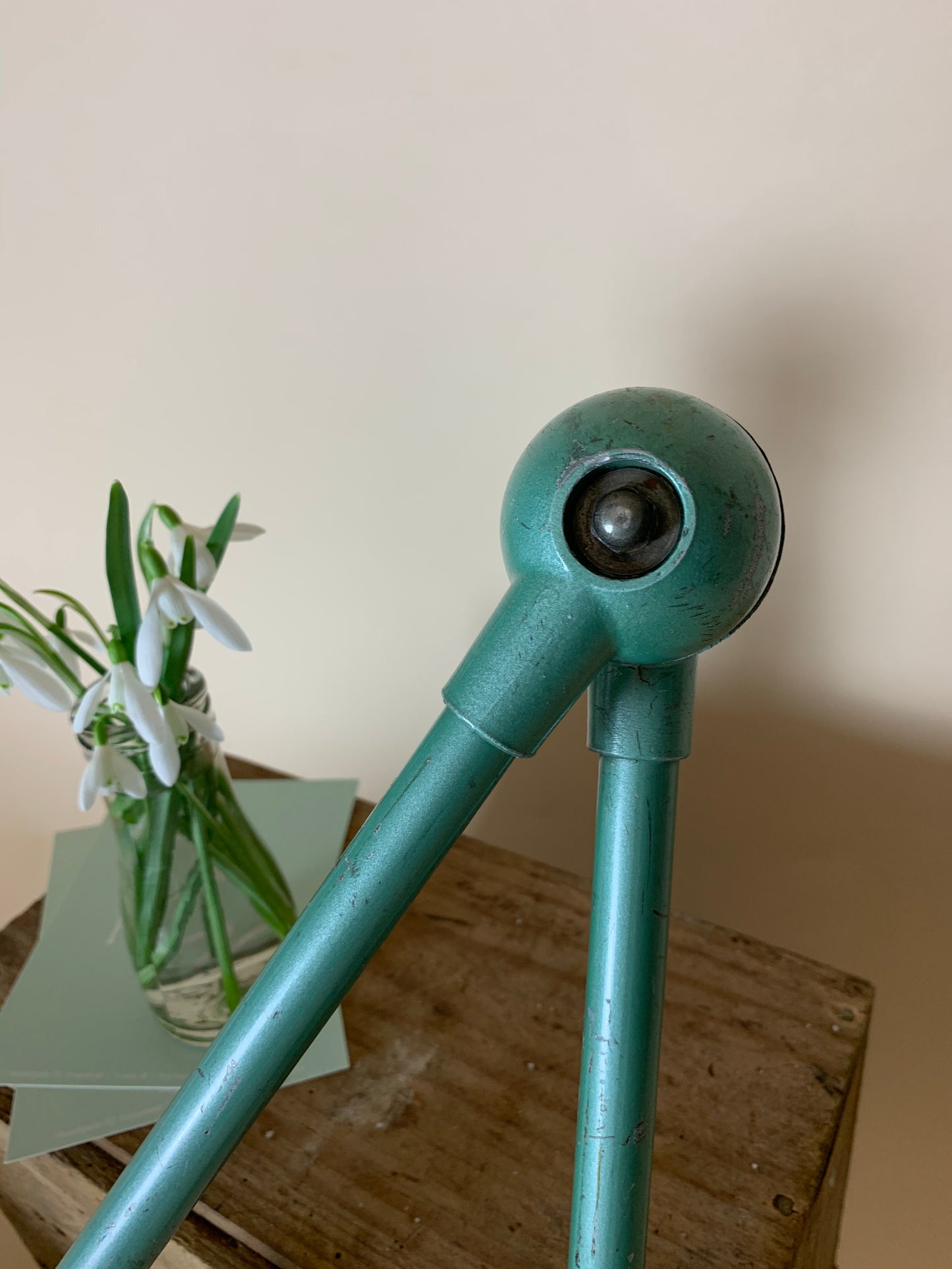 Jieldé vägglampa i grönt med 2 armar