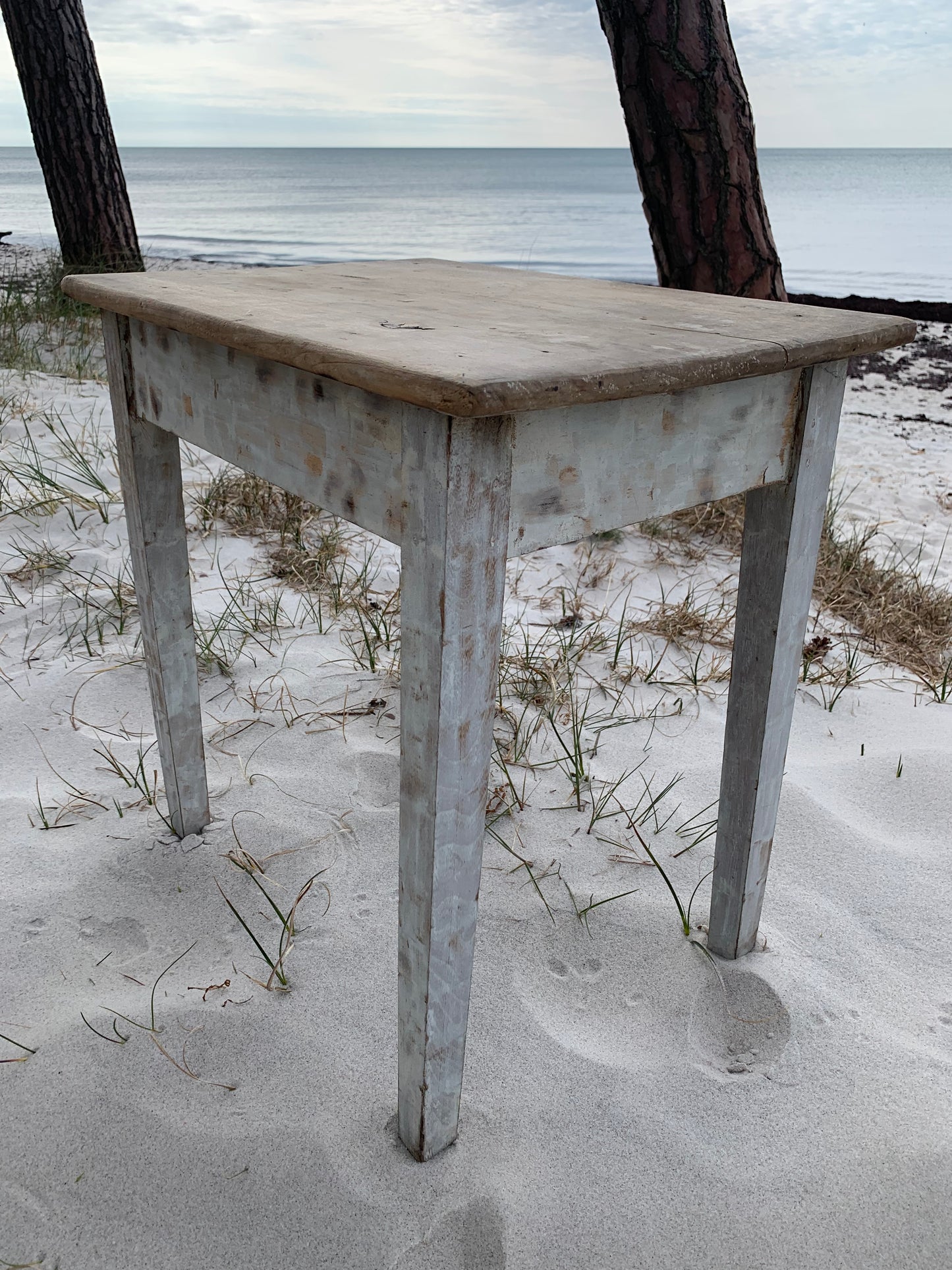 Franskt barnbord med låda